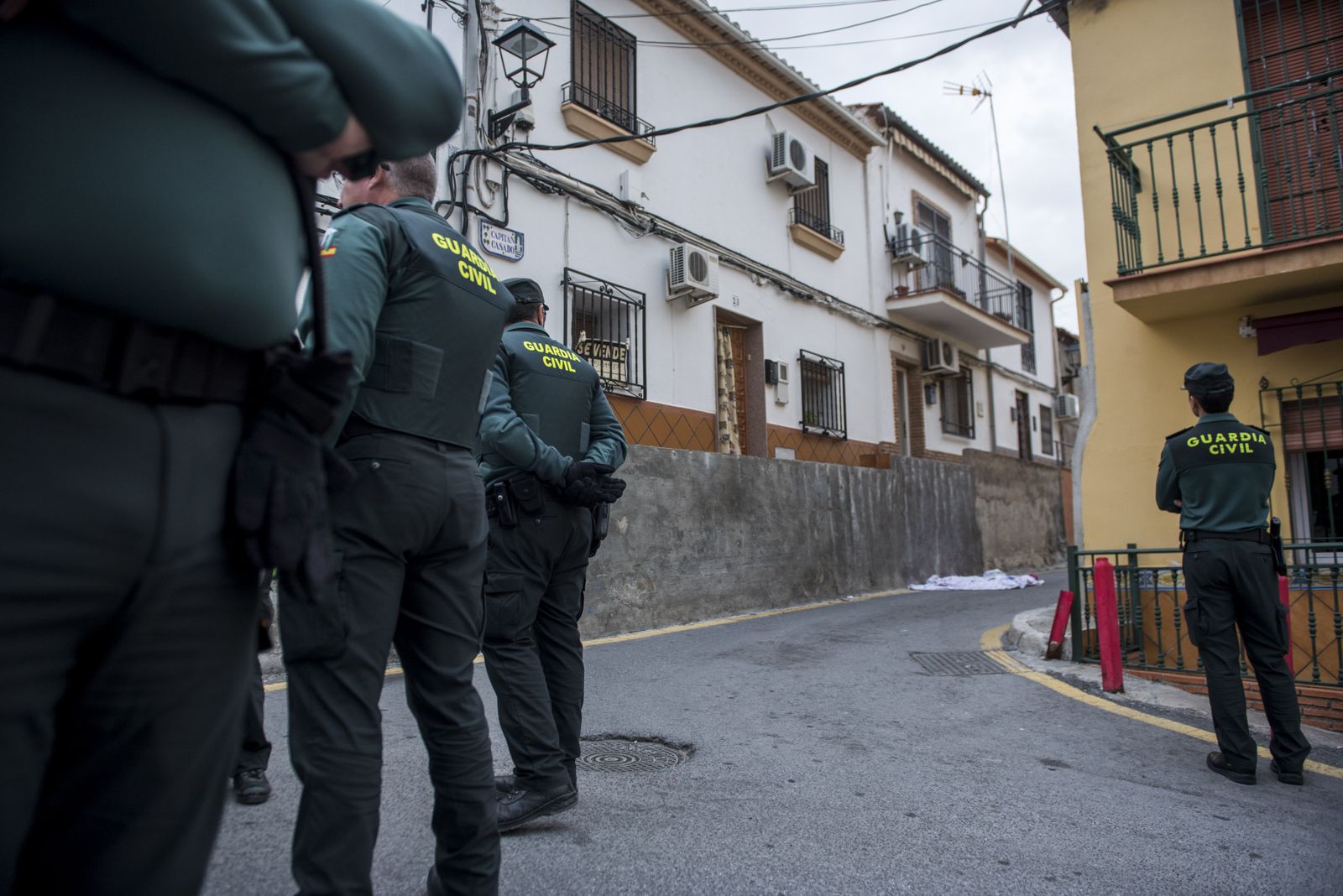 Imágenes de un fin de semana de tiros, muerte e incendios en Pinos Puente (Granada)
