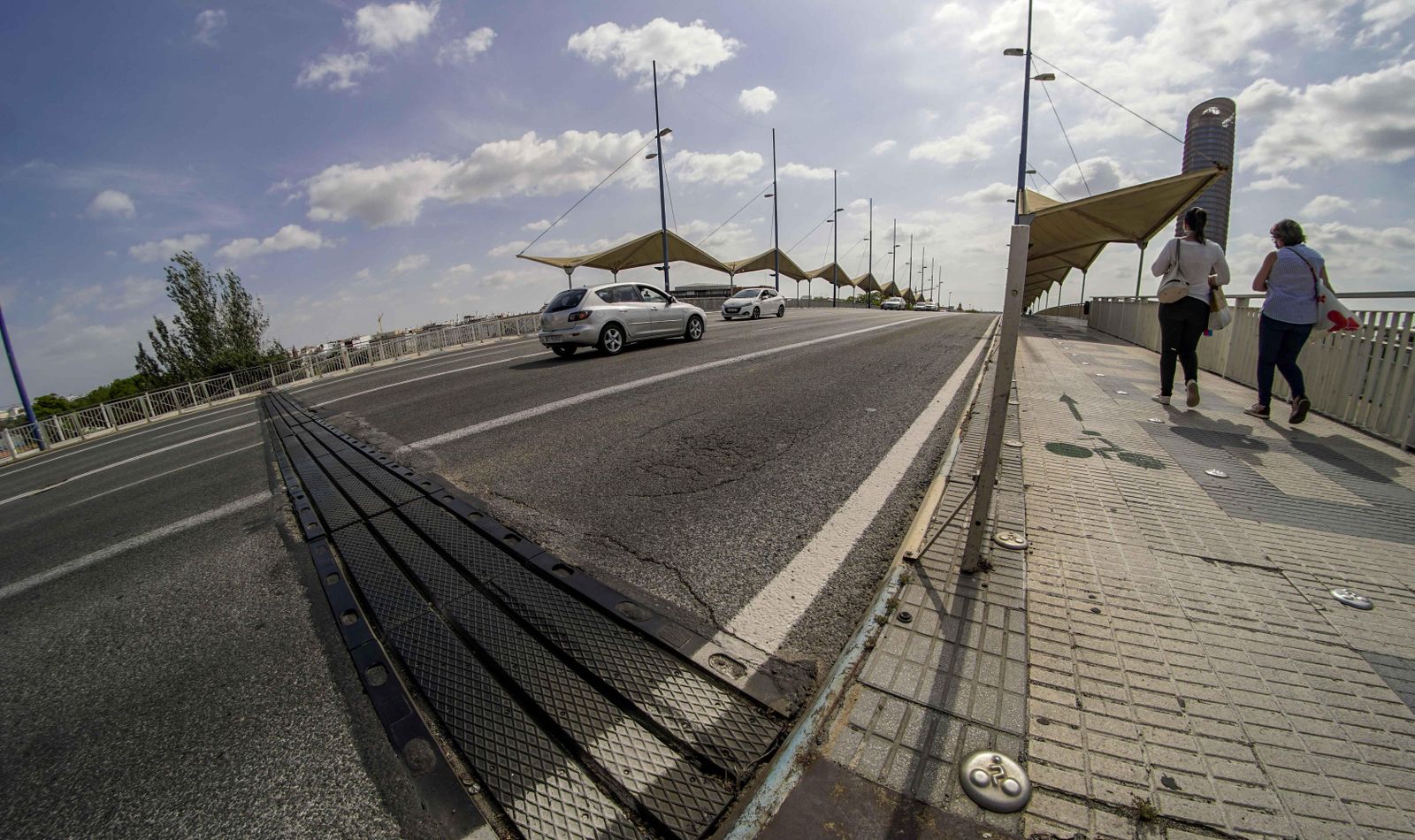 La enésima reparación del Puente del Cachorro.
