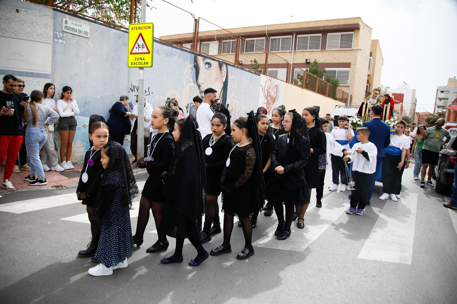 Las imágenes del CEIP San Fernando de El Zapillo de la ciudad de Almería en procesión en el viernes de dolores