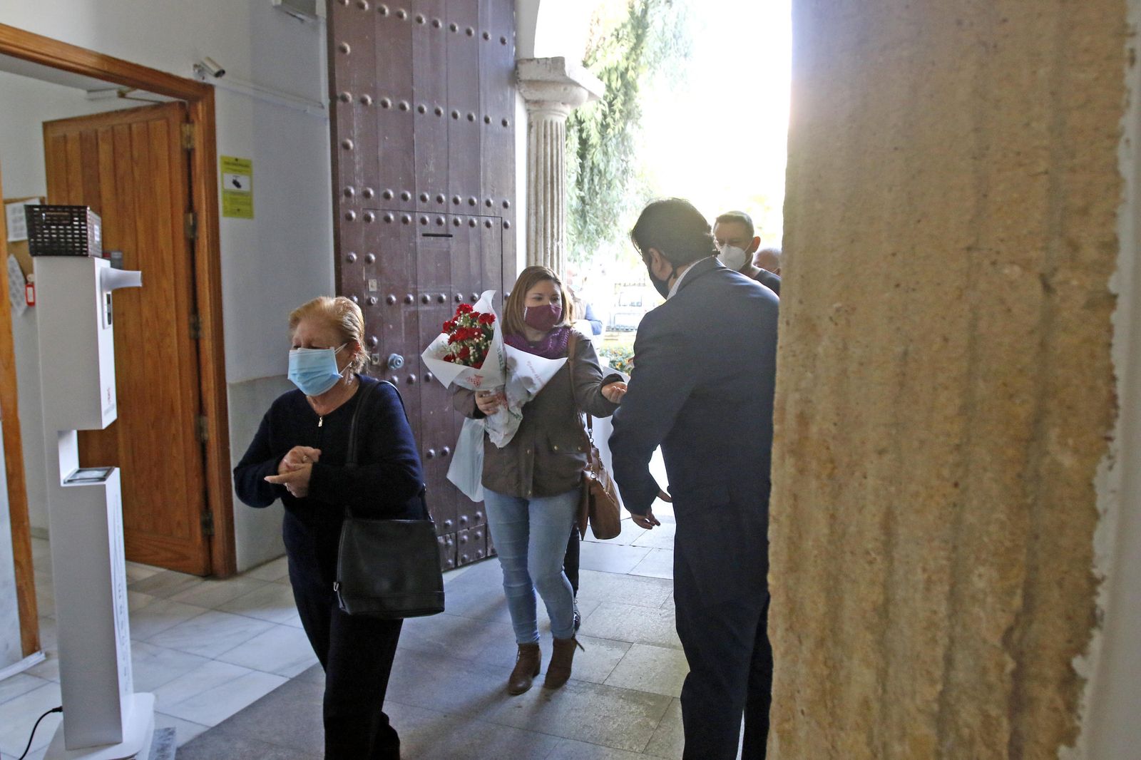 El covid-19 motiva un Día de los Santos de recogimiento en los cementerios de Córdoba