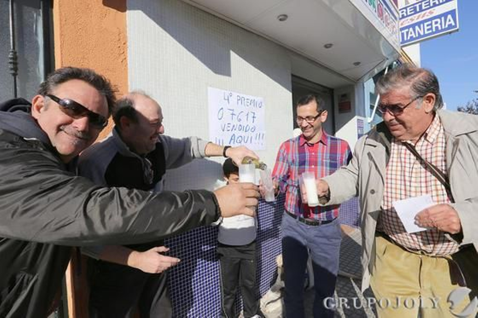 Chiclana vendió un cuarto y un quinto premio. 

Fotos: Sonia Ramos
