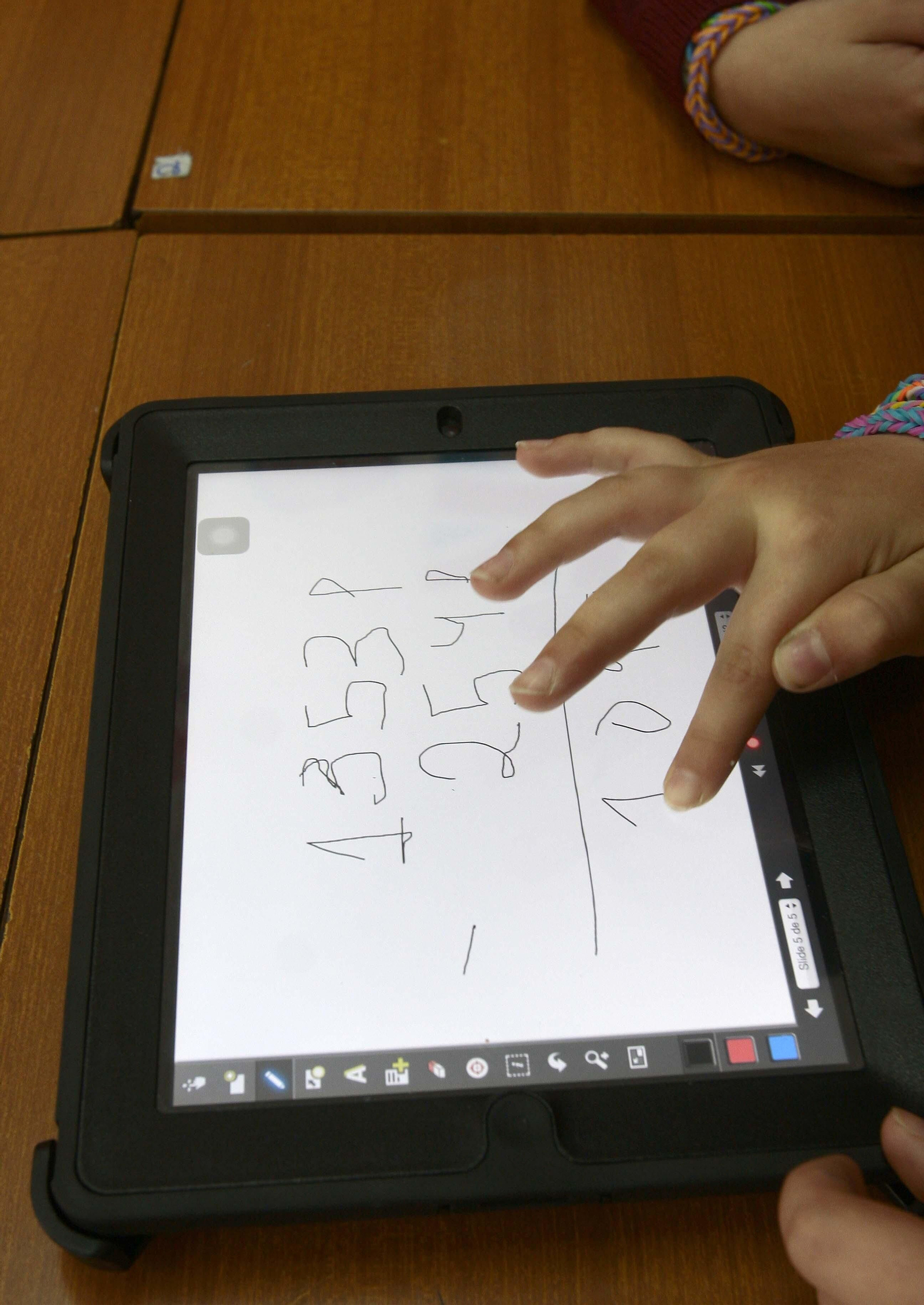 Las asociaciones de padres de alumnos piden que se evalúe únicamente lo que se ha dado en clase presencial