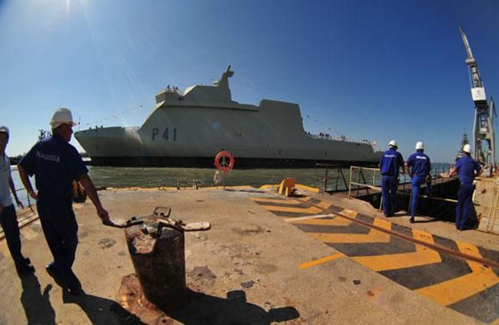 El BAM 'Meteoro' realiza sus últimas pruebas de mar antes de ser entregado a la Armada