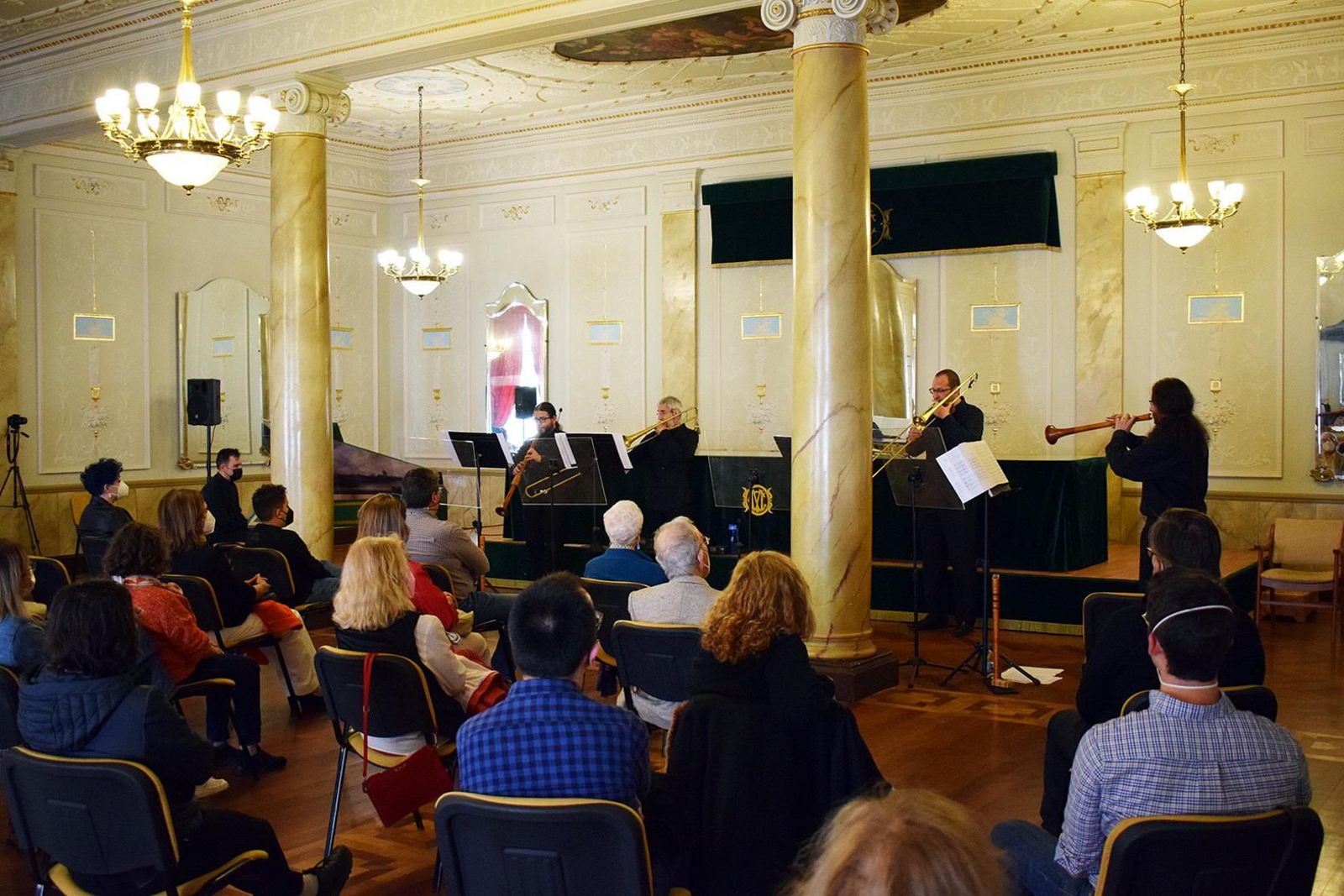 Anónimo IV durante el concierto, que fue muy didáctico, ofrecido el pasado lunes.