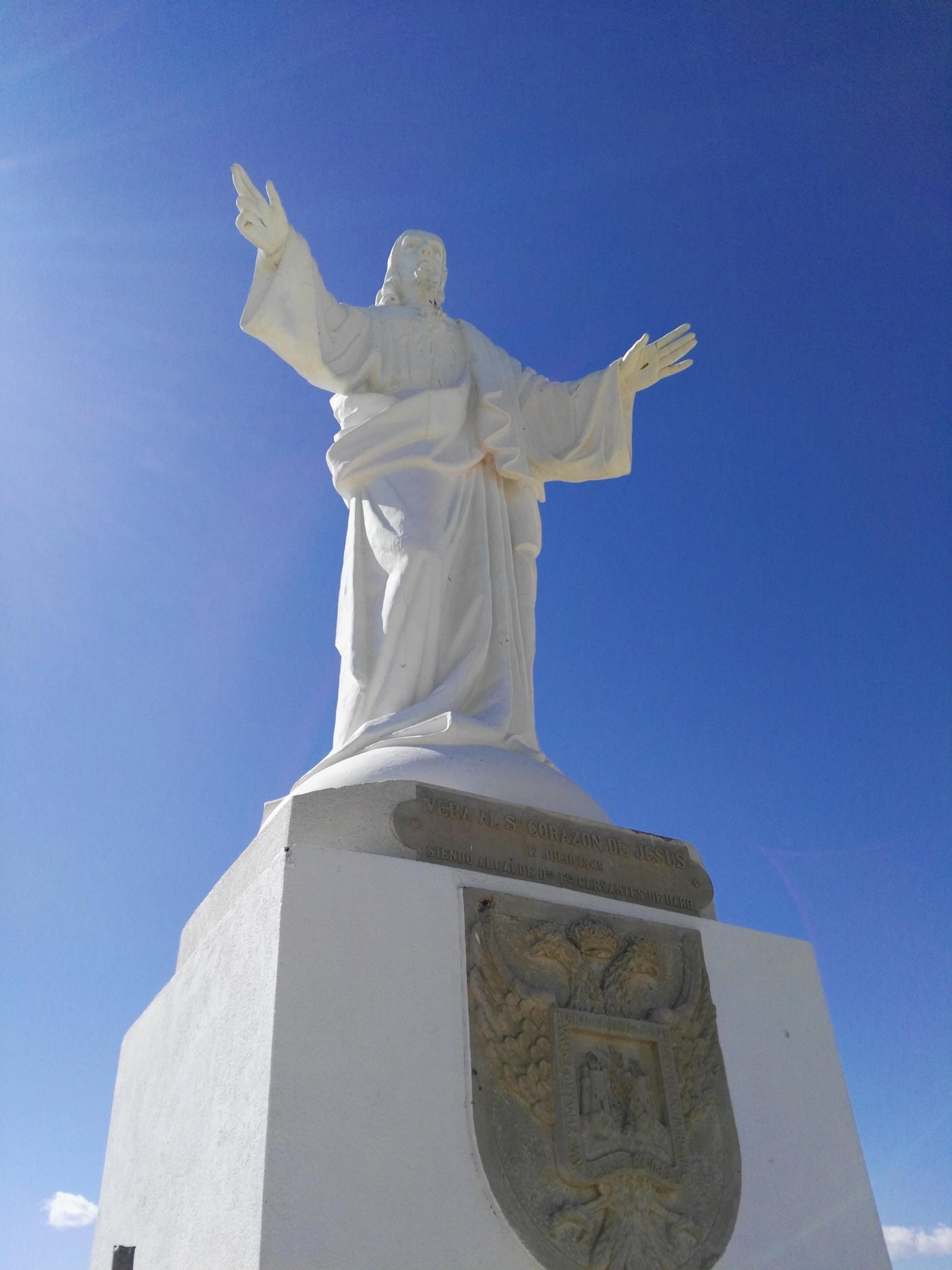 Estado actual del Sagrado Corazón de Jesús en el cerro del Espíritu Santo de Vera. Estado actual del Sagrado Corazón de Jesús en el cerro del Espíritu Santo de Vera.