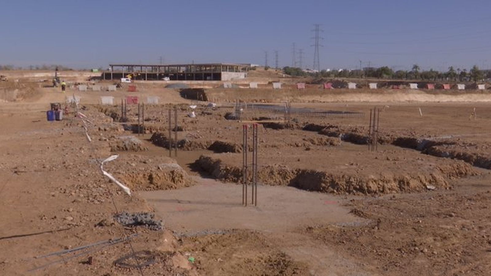 Los trabajos de movimientos de tierras avanzan en los terrenos de la futura ciudad deportiva.