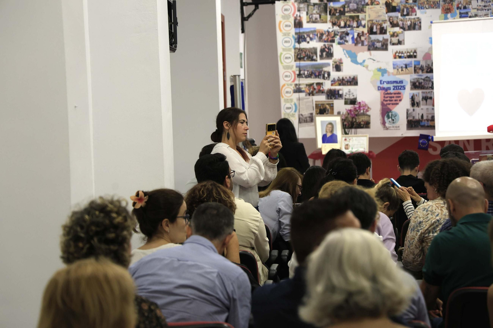 Las fotos del homenaje póstumo a Marian Díaz, directora de la Escuela Oficial de Idiomas de San Roque