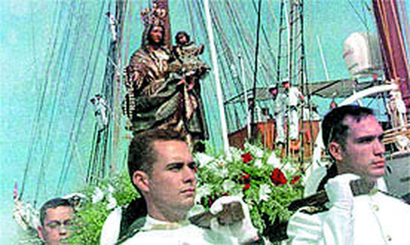 El traslado de la Galeona al 'Juan Sebastián de Elcano' se debe a una tradición centenaria.