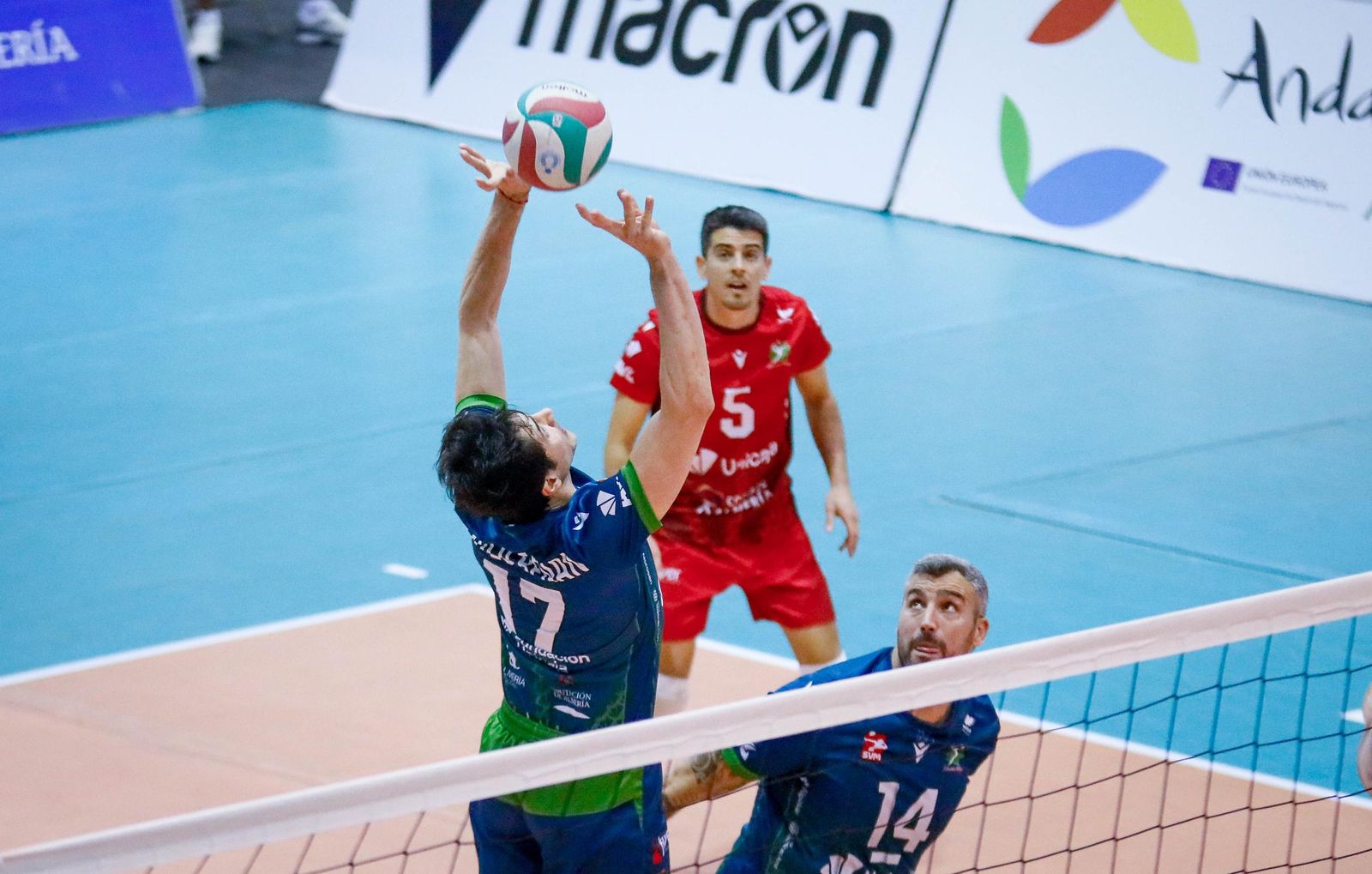 Las imágenes del Unicaja Costa de Almería-Leleman Conqueridor, primer partido del play off por el título de Superliga en Almería