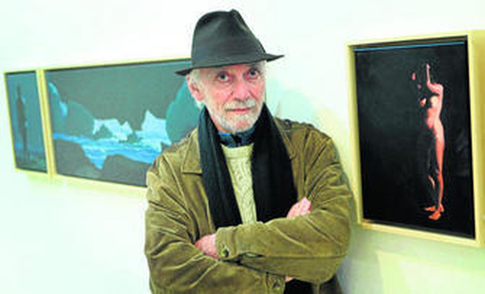 Enrique Aguirre, ayer en la inauguración de la muestra 'Huellas de luz'.