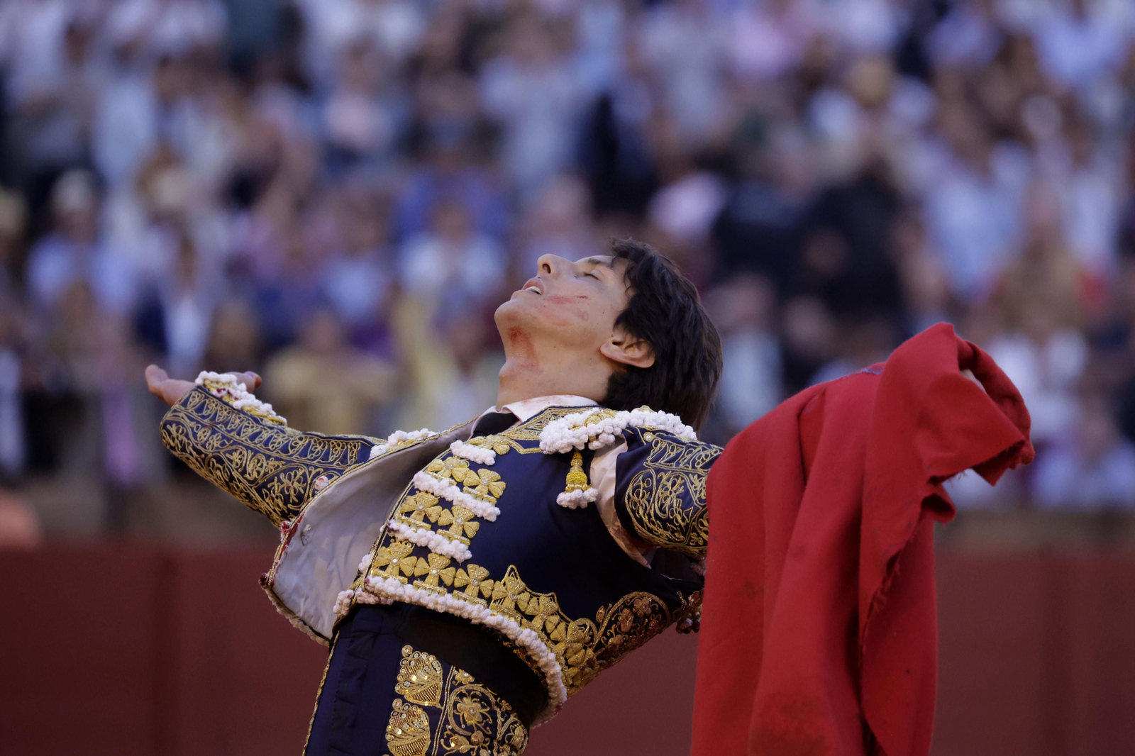 Las imágenes de la quinta corrida de abono en la Maestranza de Sevilla