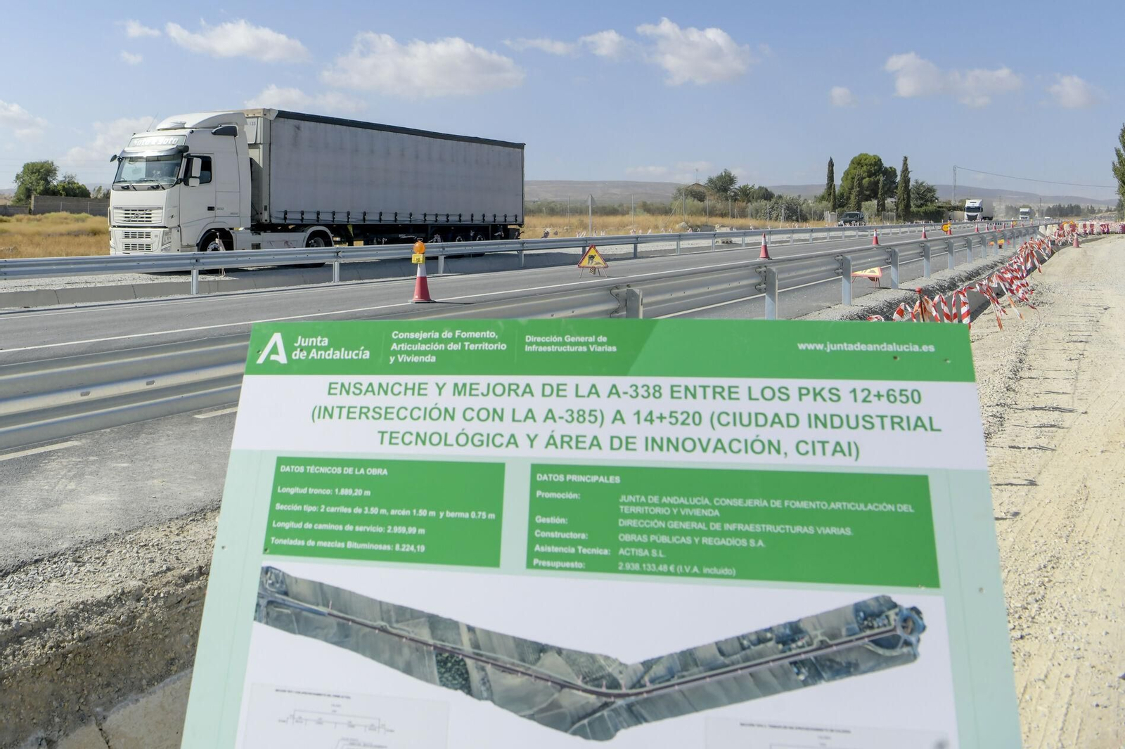 Los camiones ya circulan por la nueva vía entre La Malahá y Escúzar Los camiones ya circulan por la nueva vía entre La Malahá y Escúzar