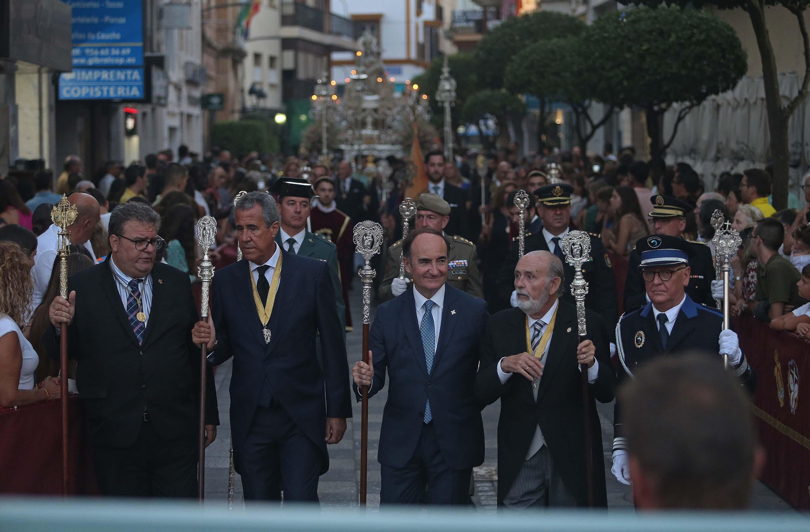 La Magna Mariana de Algeciras por la Plaza Alta, en imágenes