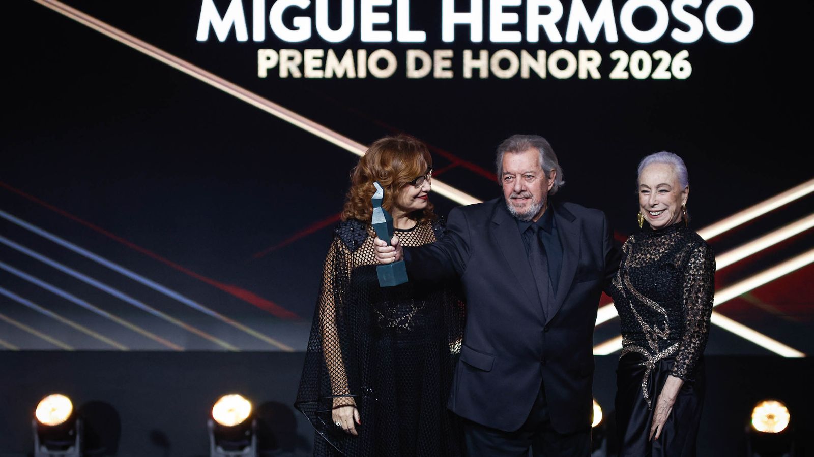 Miguel Hermoso recoge su premio.