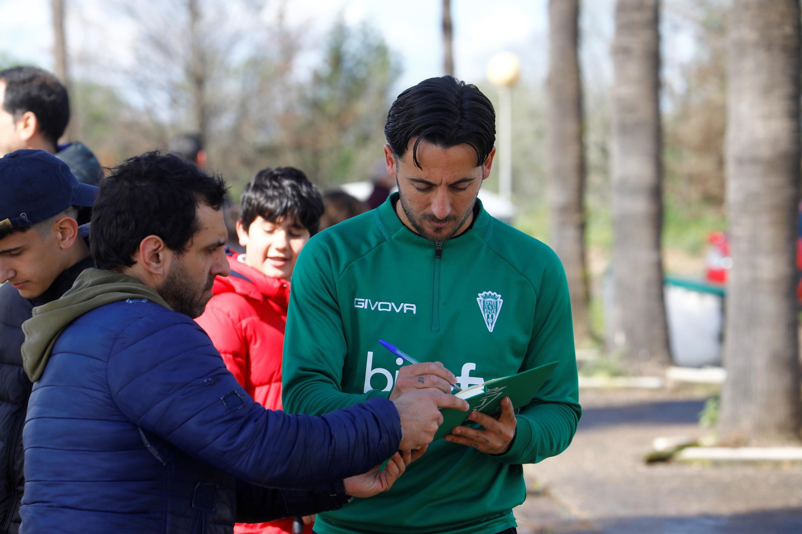Las mejores fotos de un entrenamiento del Córdoba CF con notable presencia de su afición