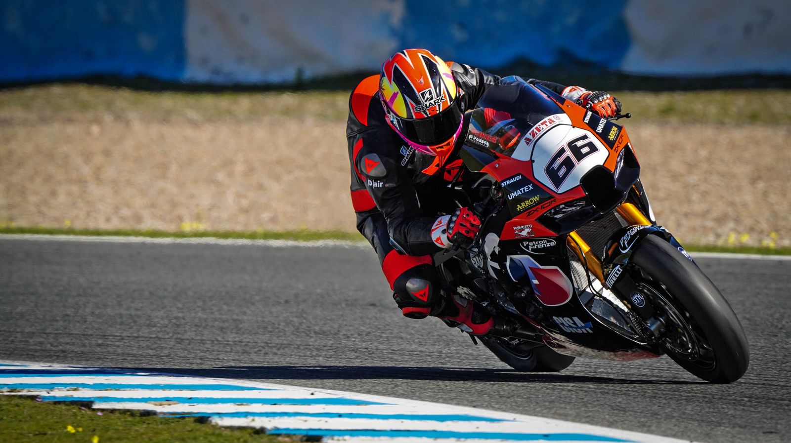Álvaro Bautista estrena su numero 1 en las pruebas de SBK en Jerez