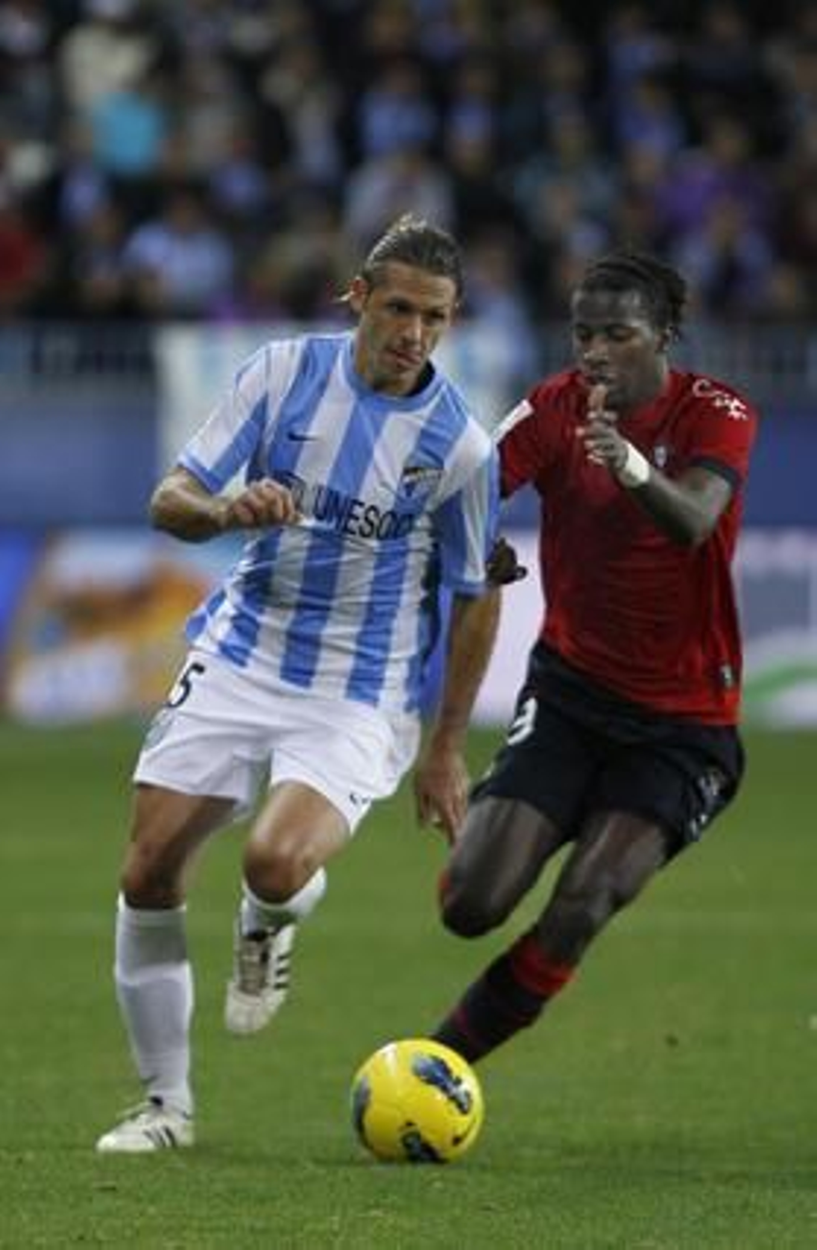 El Málaga remonta a medias ante el Osasuna (1-1). / Sergio Camacho