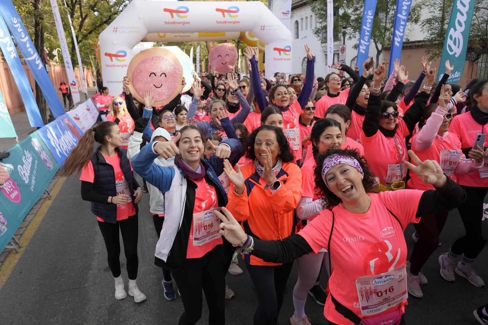 Búscate en las fotos de la Carrera de la Mujer de Sevilla
