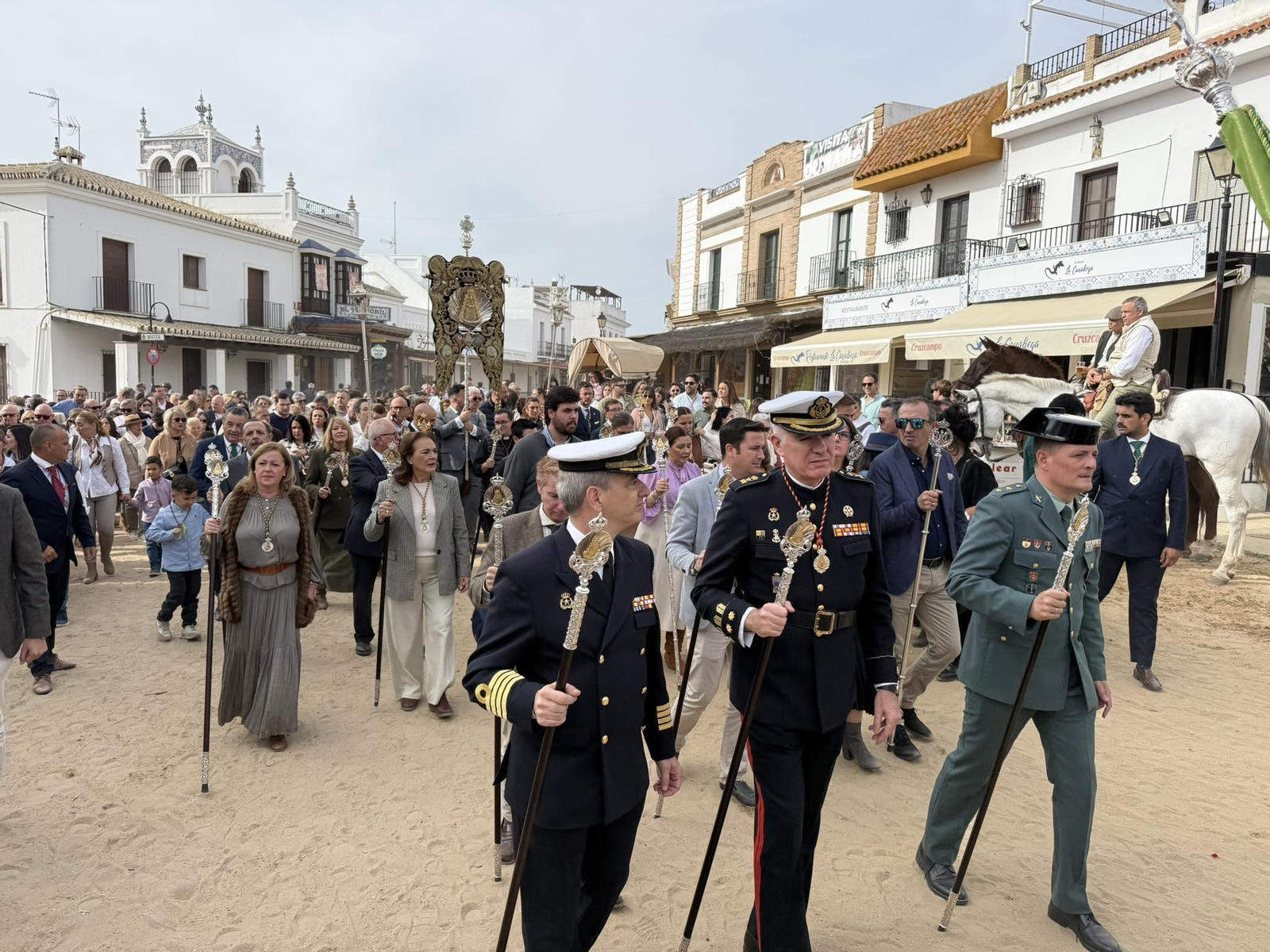 Las mejores imágenes de la peregrinación extraordinaria de Emigrantes a la aldea de El Rocío