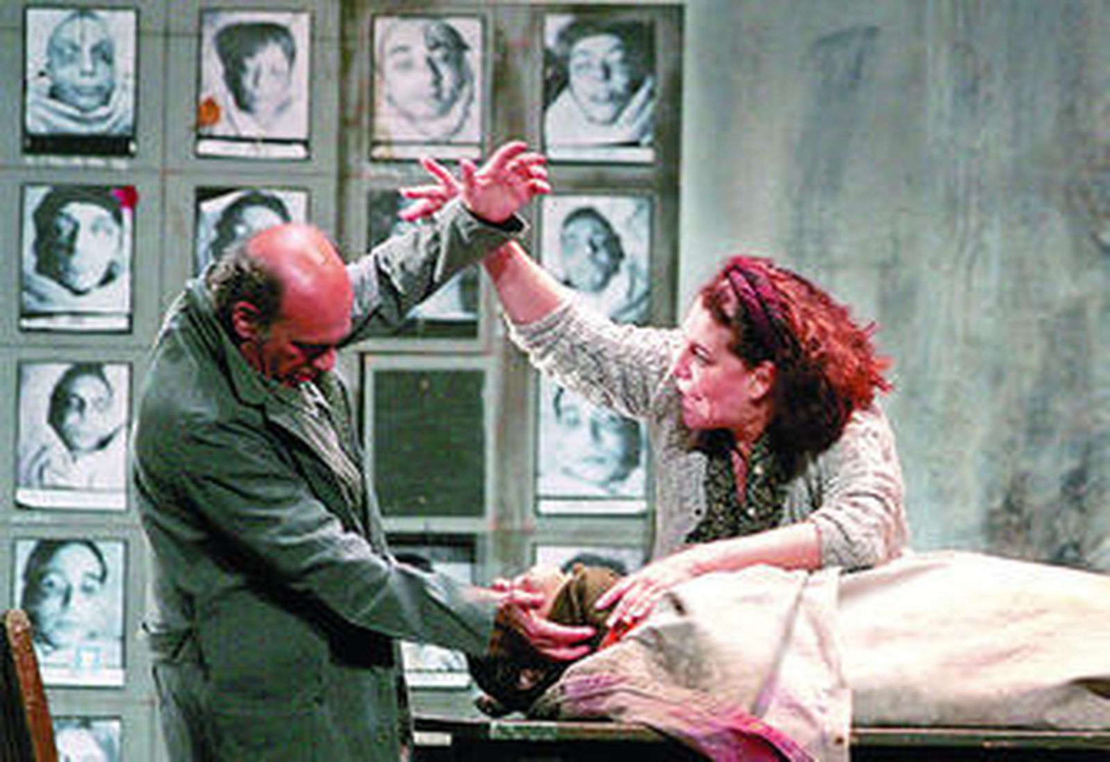 Una escena de 'El otro lado' ayer en el Teatro Villamarta.