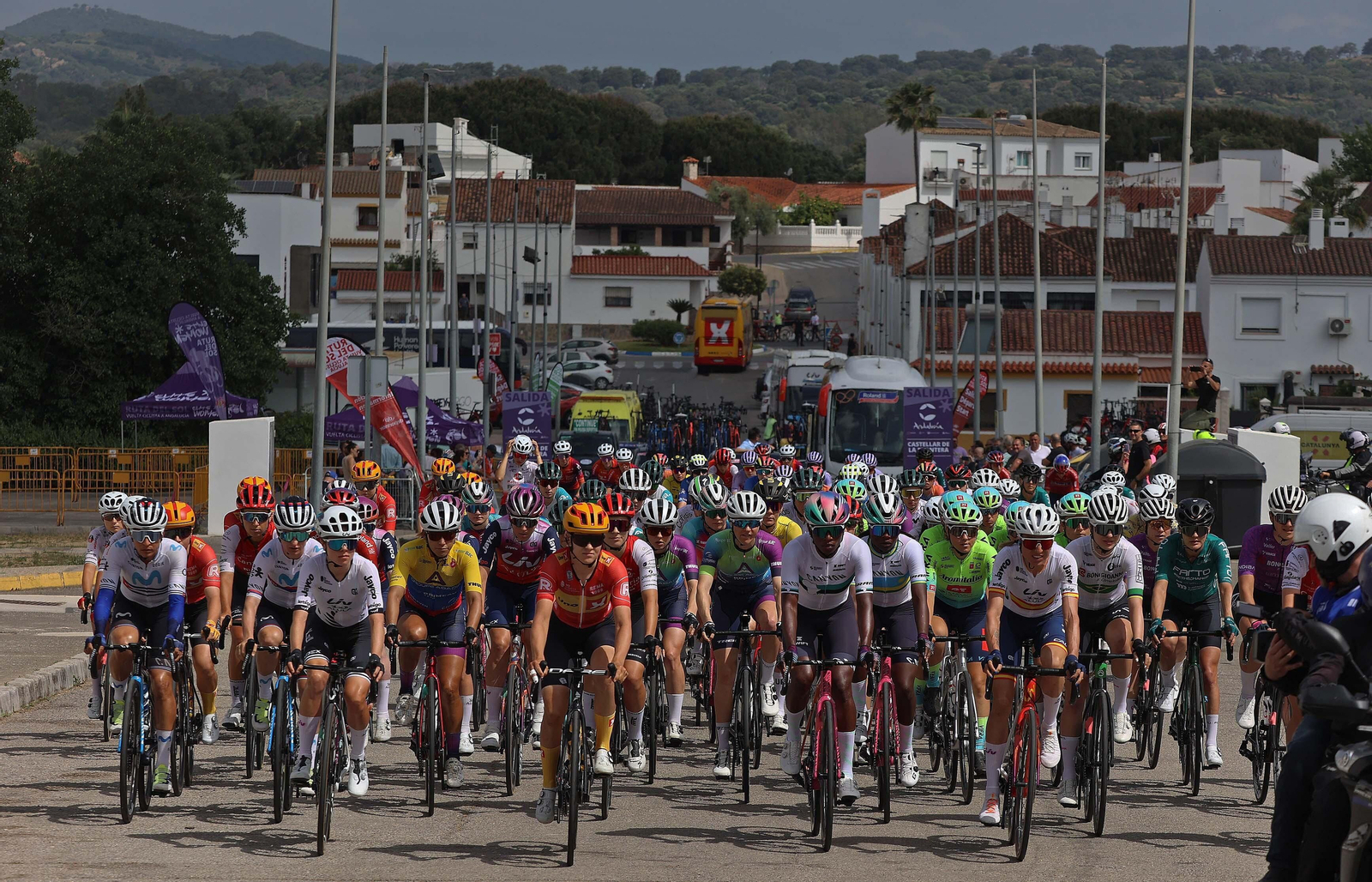 Fotos de la salida de la III Vuelta Ciclista femenina a Andalucía desde Castellar