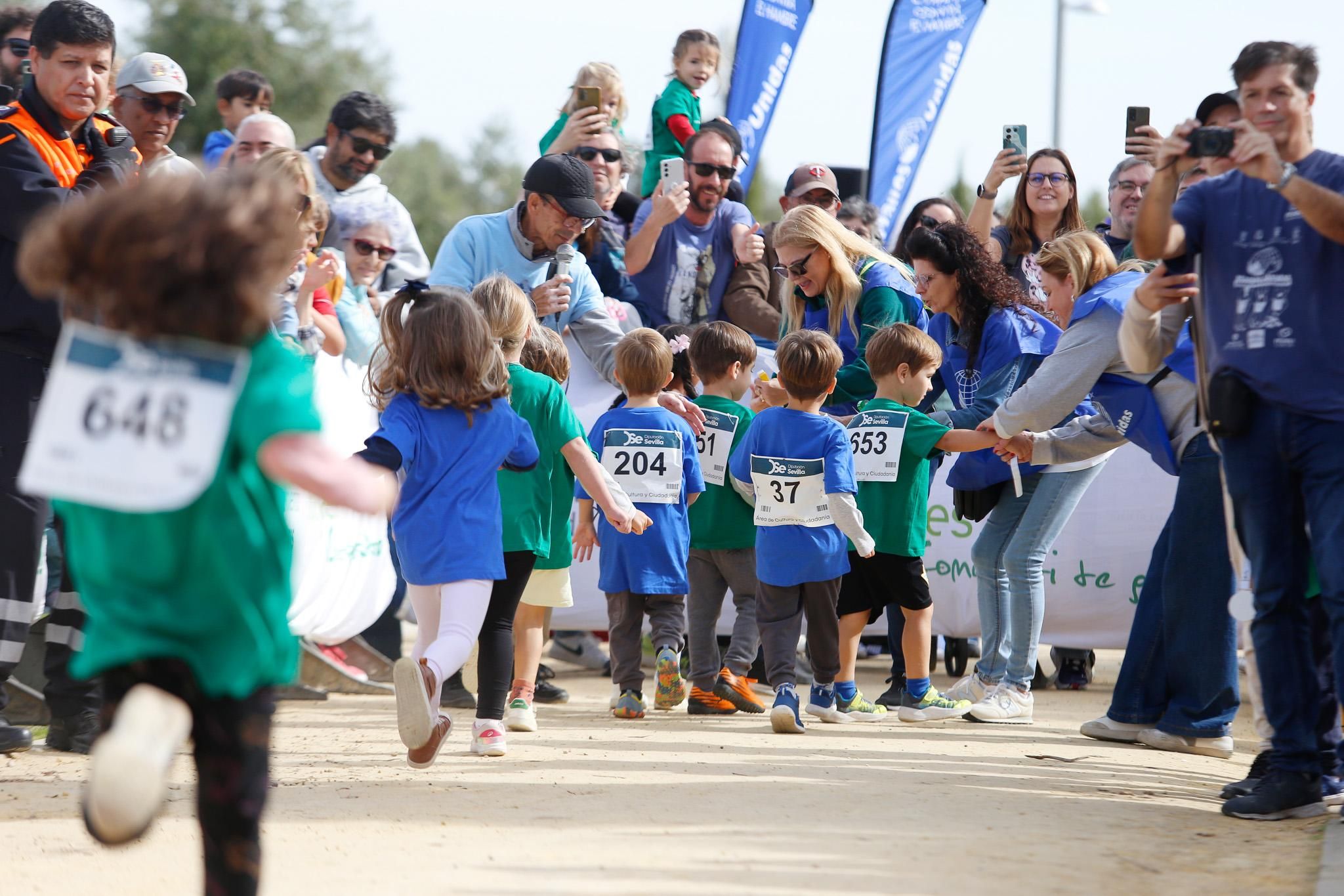 Unas mil personas se dieron cita en el Club Zaudín en la IV Marcha y Carreras Solidarias a beneficio de Manos Unidas