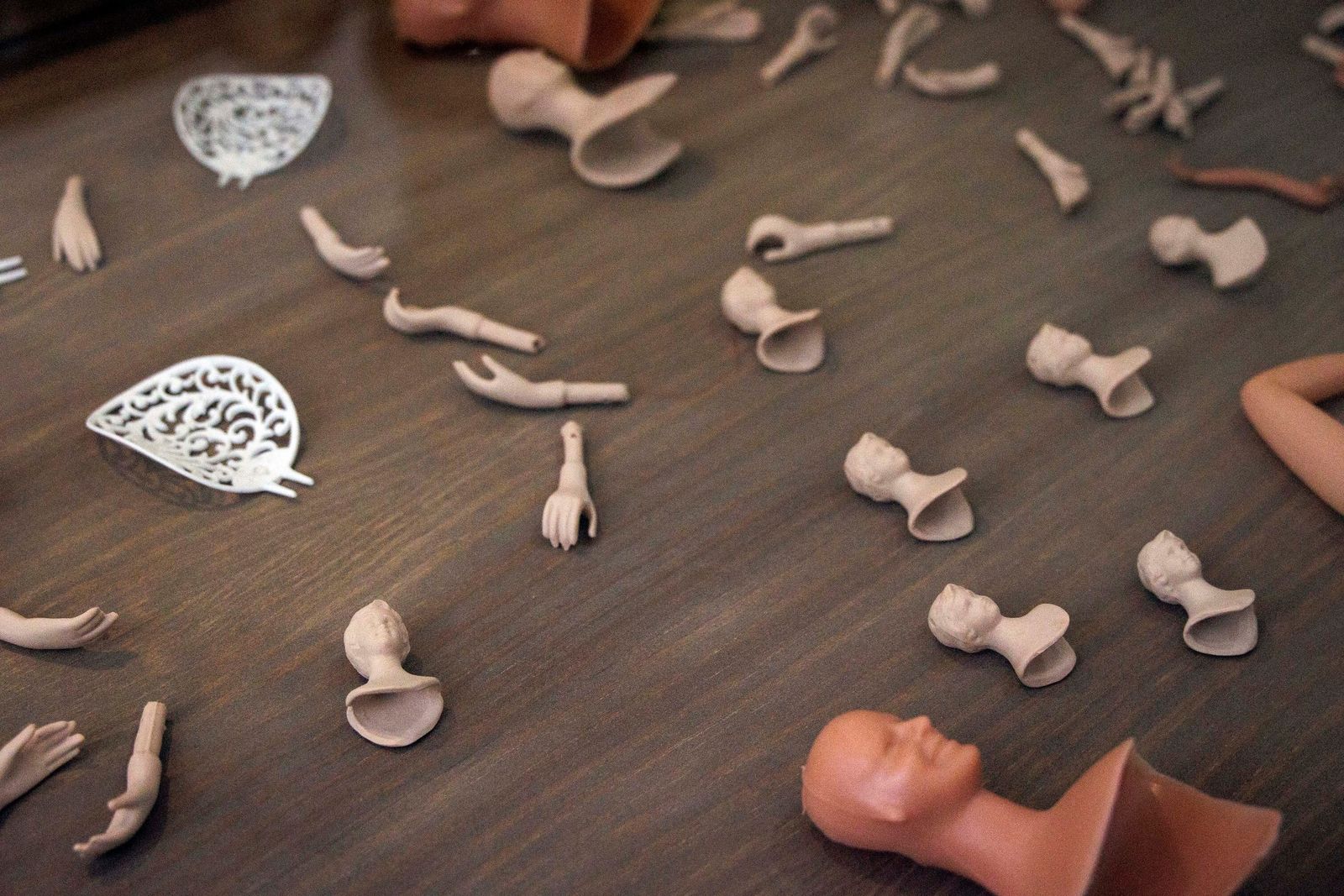 Otras secciones y muñecas de interés en la colección, situada en una de las alas del Centro de Interpretación del Vino y la Sal de Chiclana.