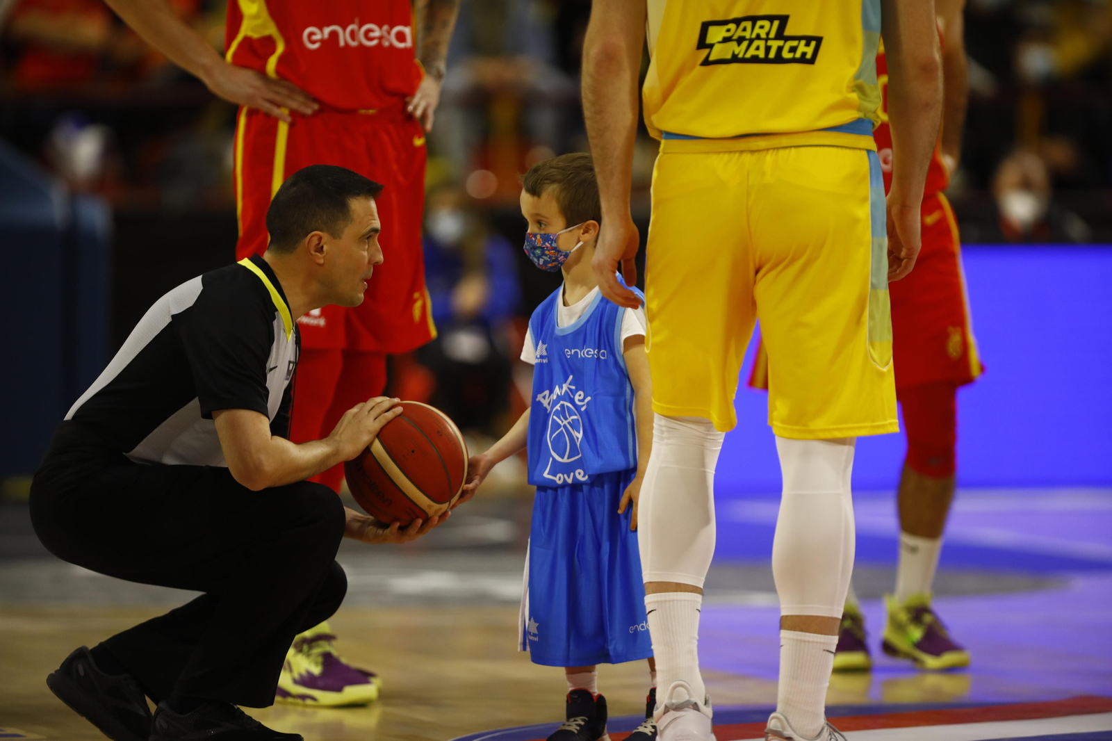 Las imágenes del emotivo encuentro entre España y Ucrania en Córdoba