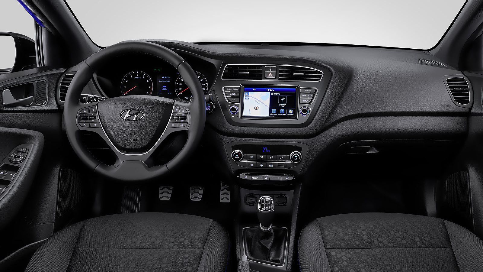 Dentro mejora en equipamiento con la incorporación de Android Auto y Apple Car Play.