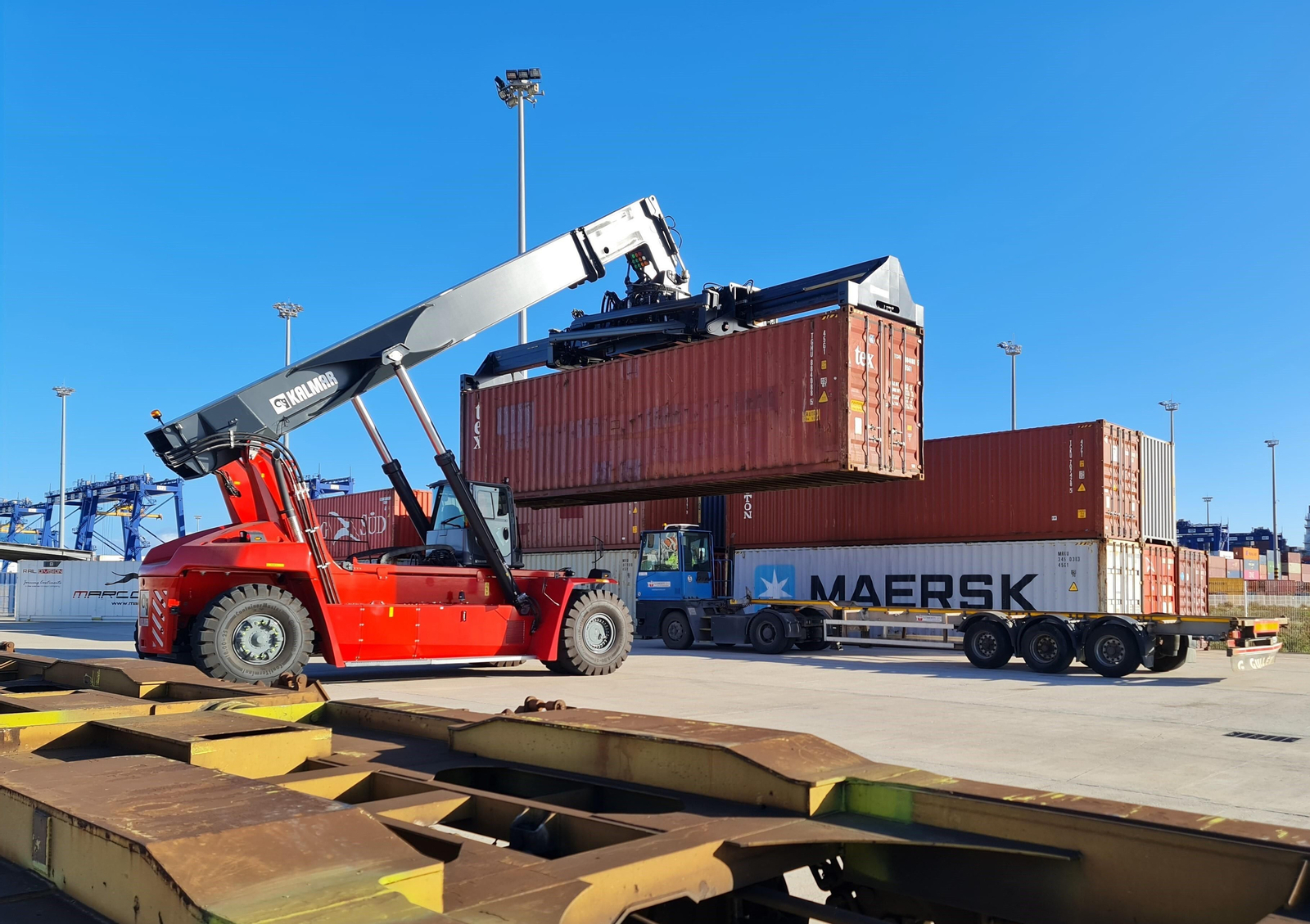 Contenedores, en la terminal ferroportuaria de Algeciras.
