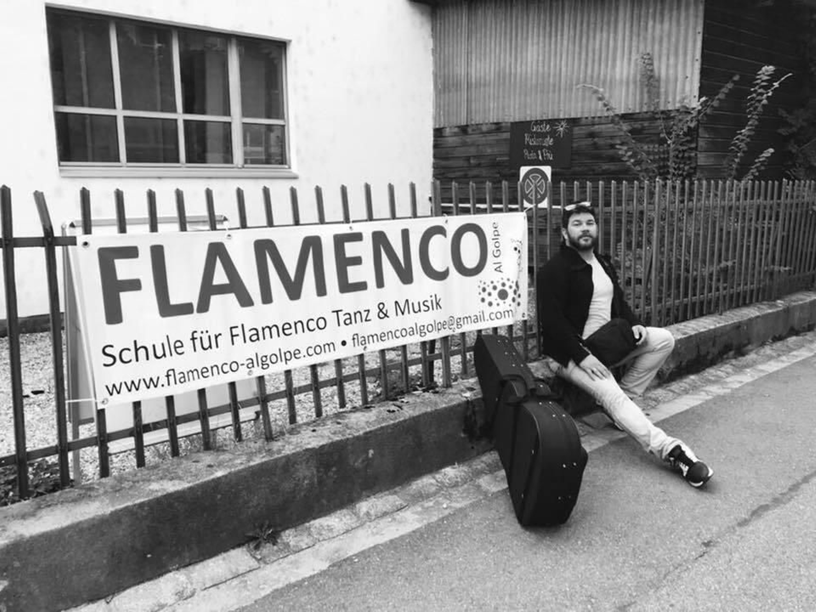 El cantaor Juan Granados brinda a los emigrantes su particular ‘saeta’