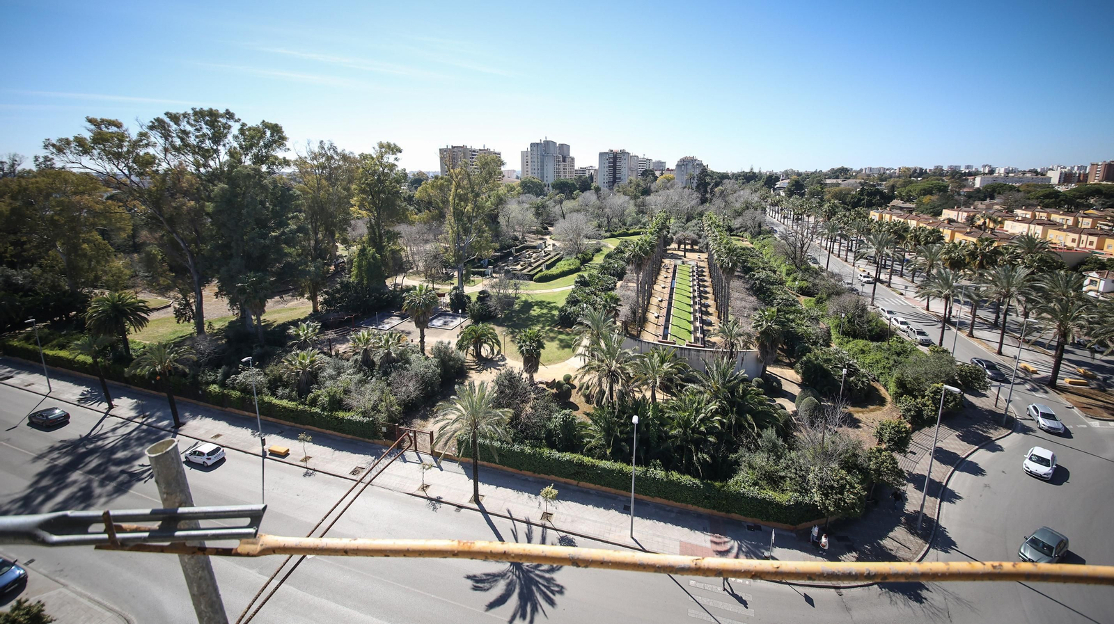 Impresionantes vistas 360º en la puesta de bandera del edificio Altillo Sky Garden en Jerez