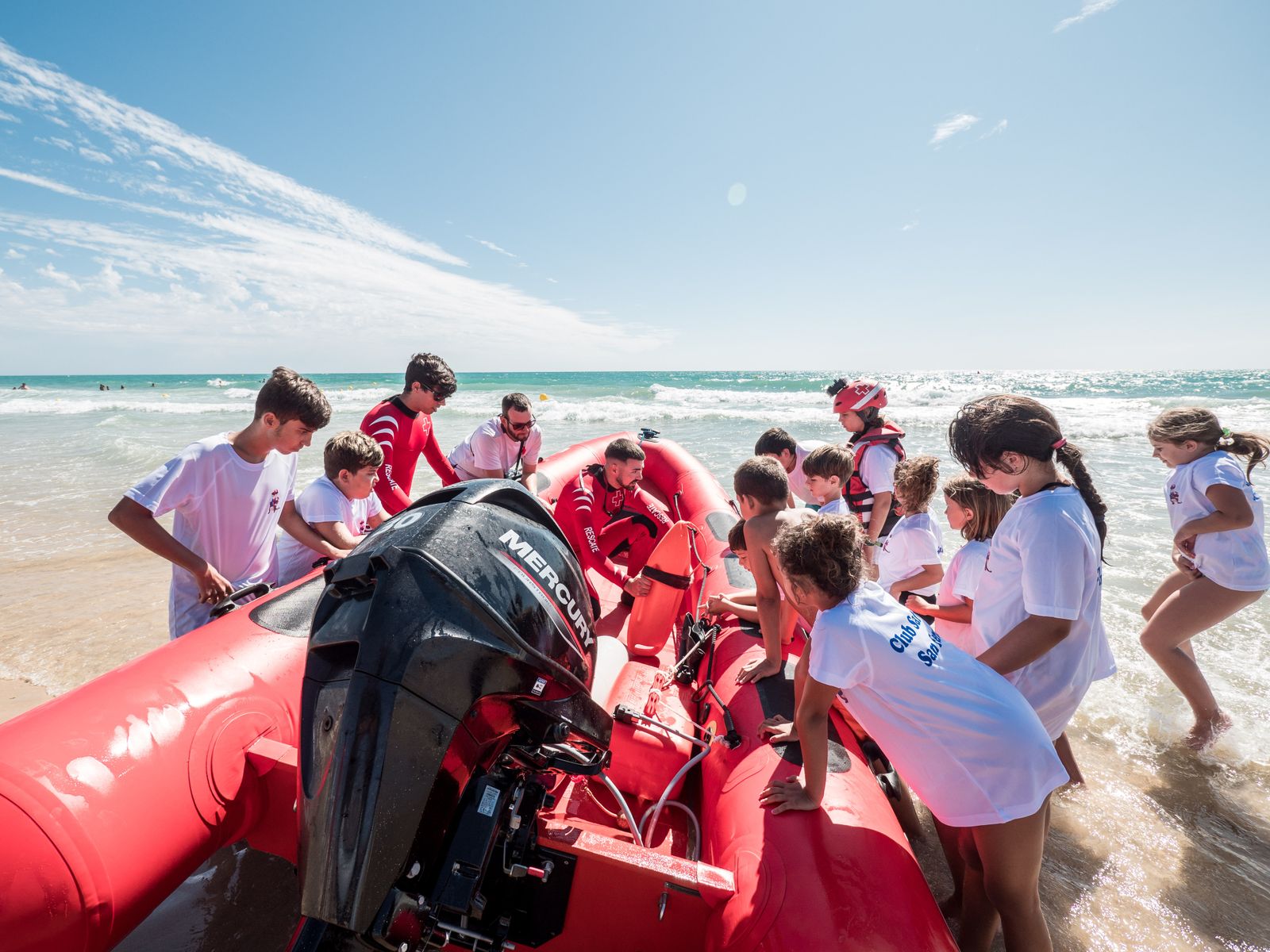 Un grupo de niños durante el taller sobre 'peques socorristas'.