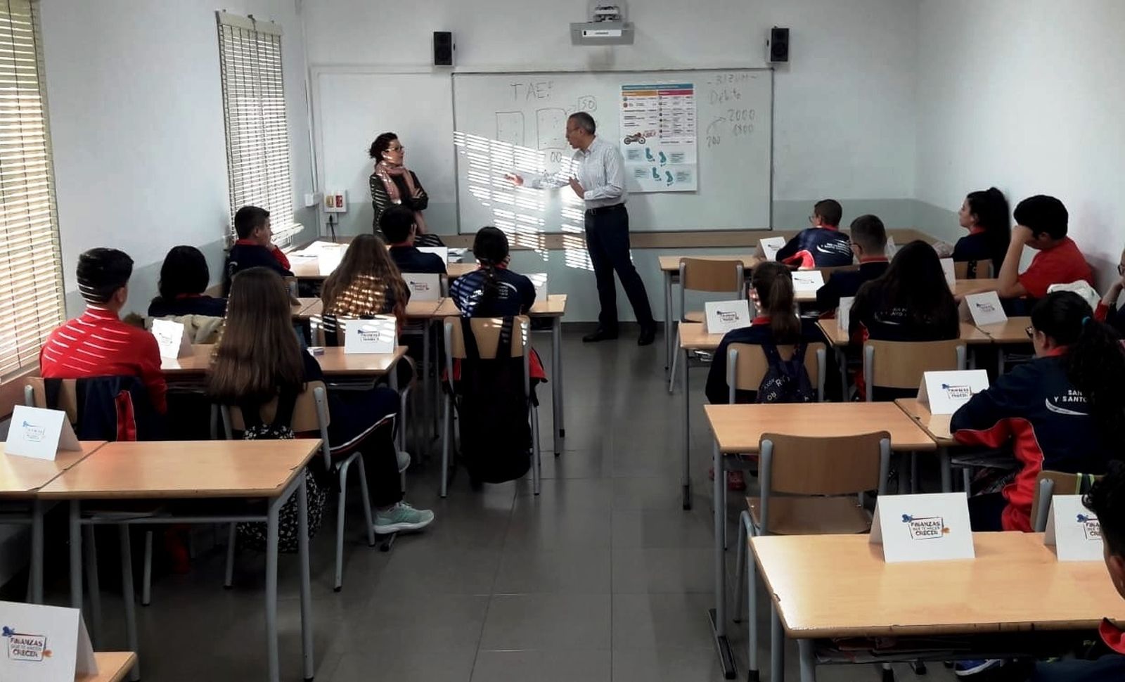 Forma a 6.200 estudiantes de 3º y 4º de ESO en Valencia en su cuarta edición.