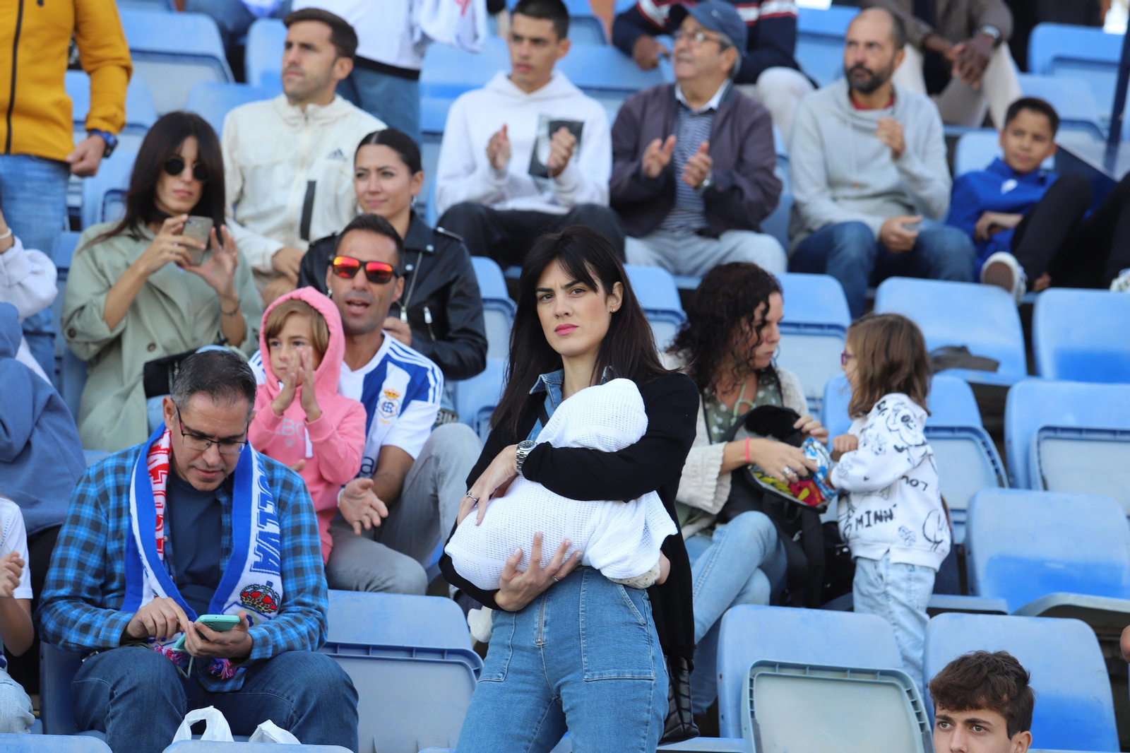 Imágenes del gran ambiente en el Nuevo Colombino para ver el  Recre-Burgos