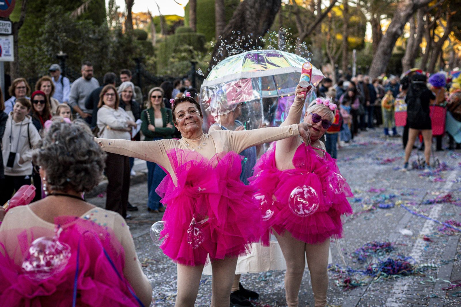 Las mejores imágenes de la Cabalgata del Humor del Carnaval de Cádiz 2026