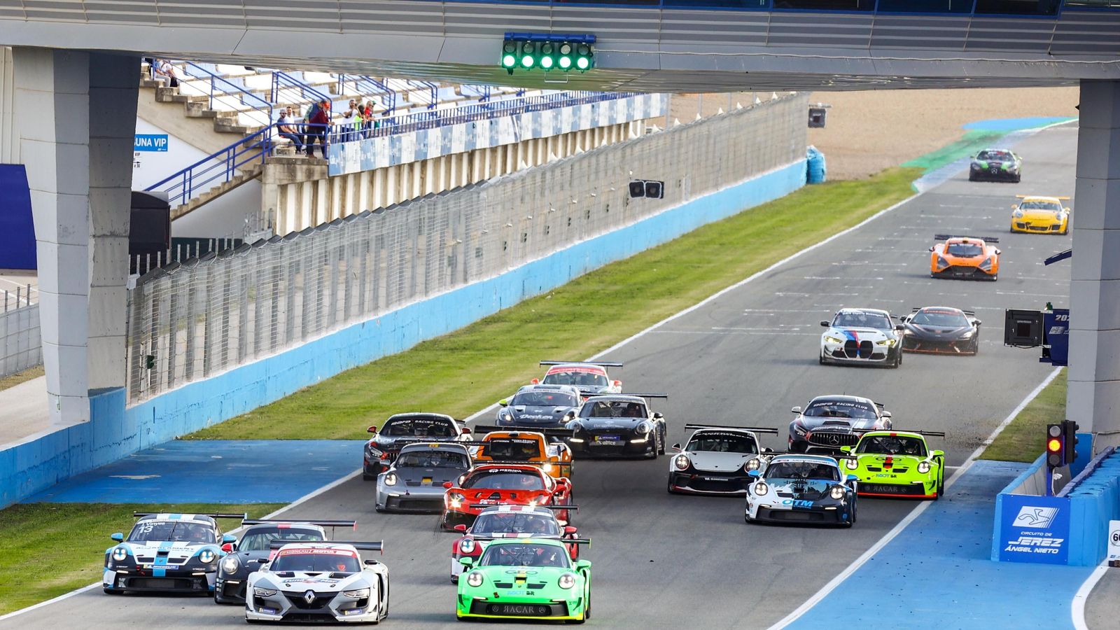 Salida de la carrera de GT.