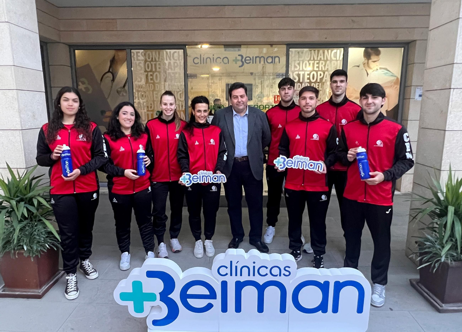 Los objetivos son promover el esfuerzo, el trabajo en equipo y la superación personal.