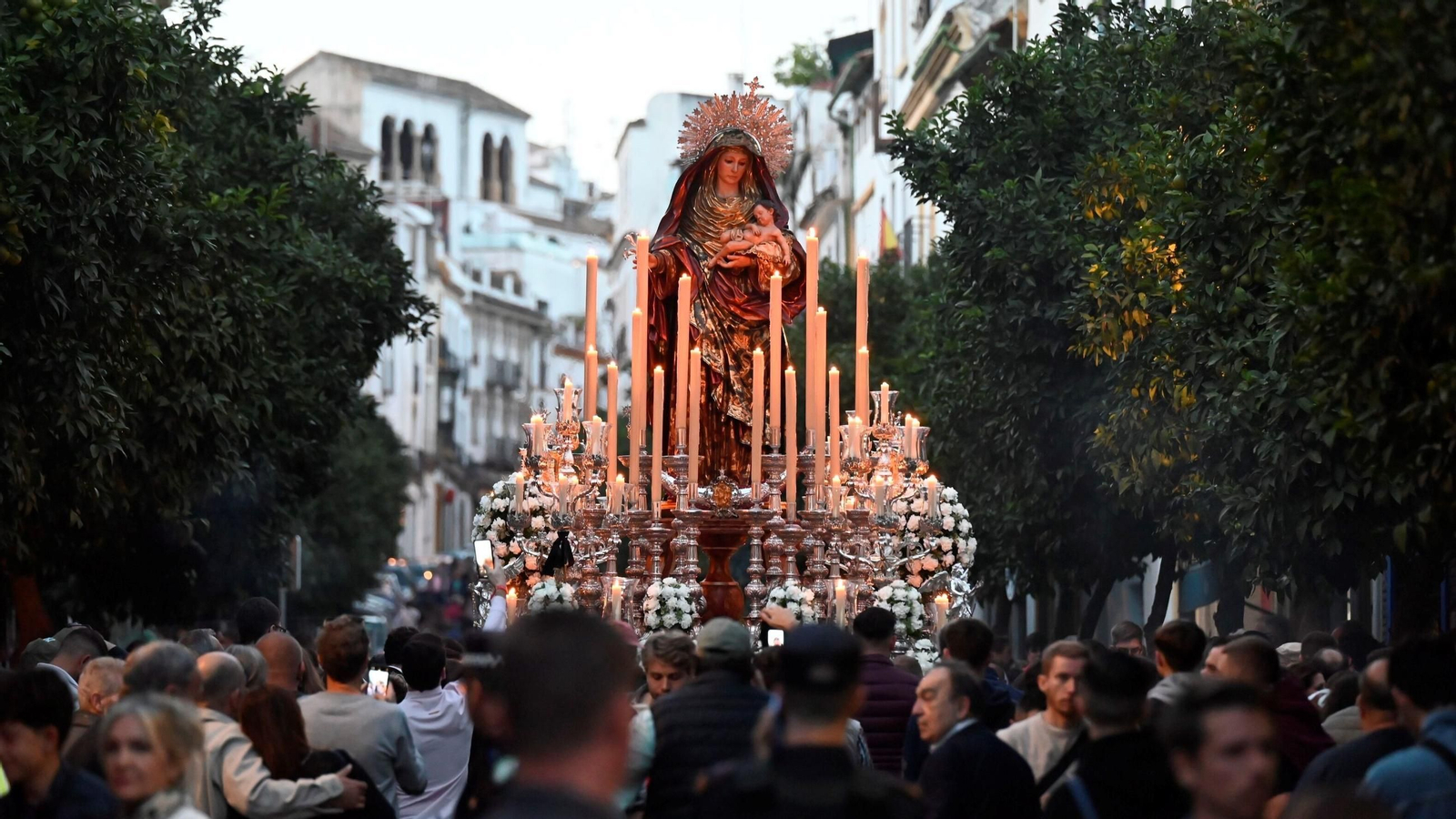 La Virgen del Amparo, durante la procesión del año pasado.