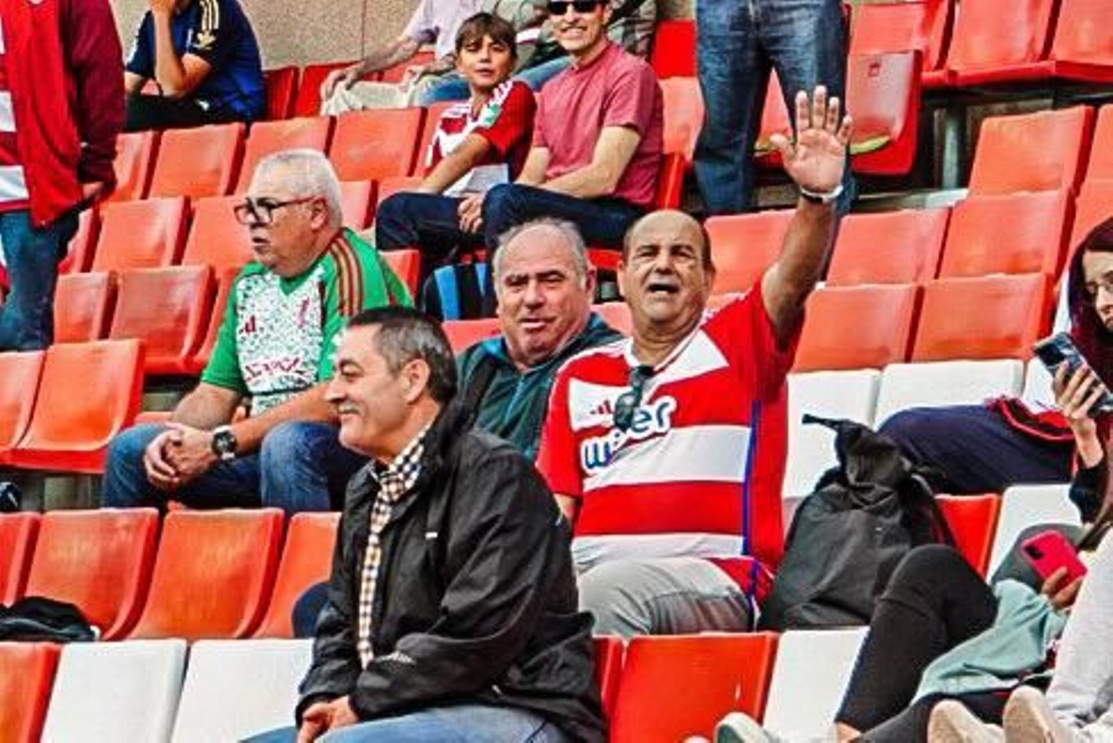 Encuéntrate en la grada de Los Cármenes en el Granada-Córdoba