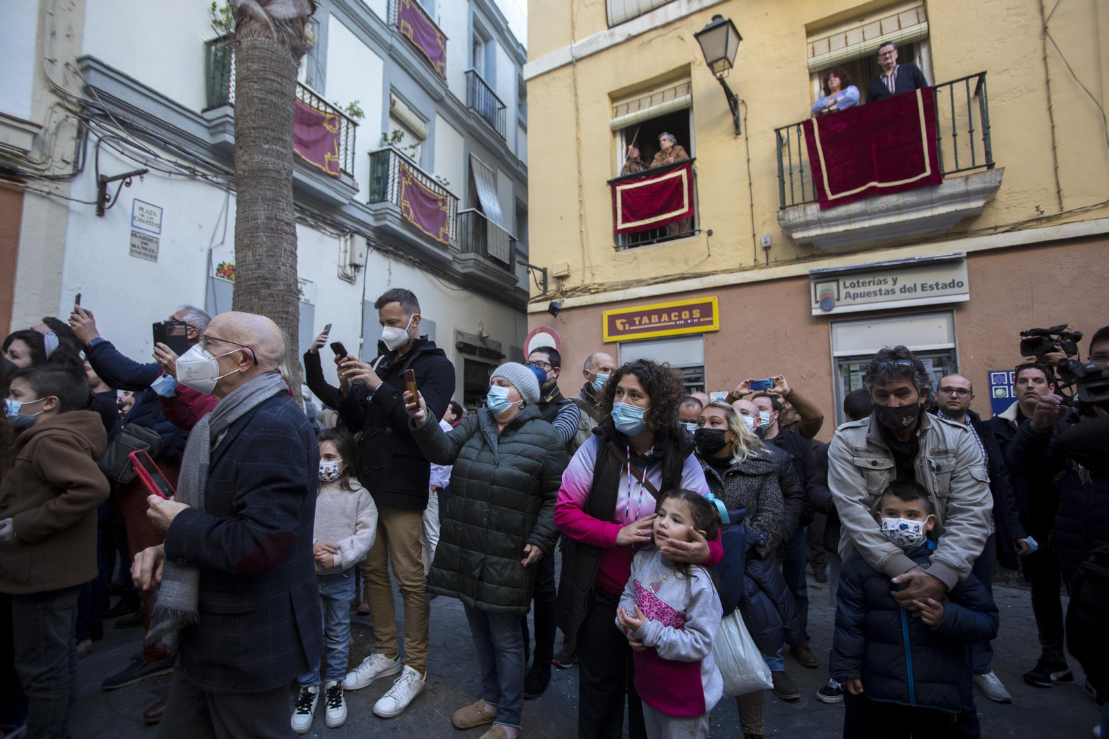 El traslado del Cristo de la Sentencia a la catedral en imágenes