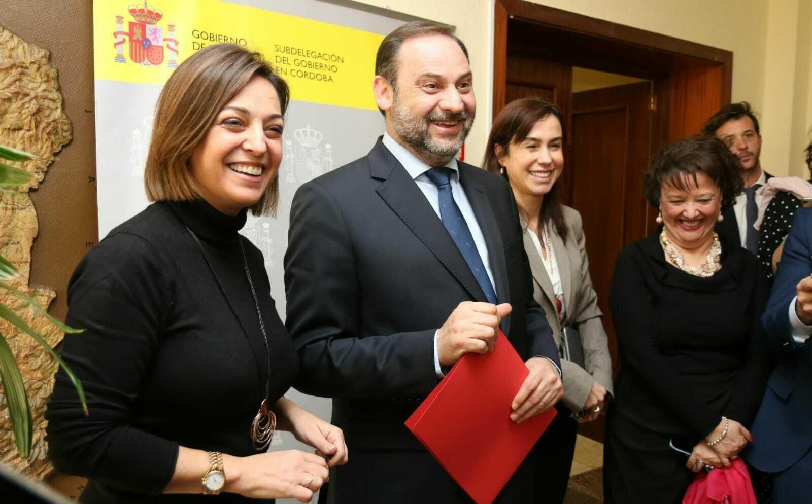 Isabel Ambrosio y José Luis Ábalos, en la Subdelegación del Gobierno