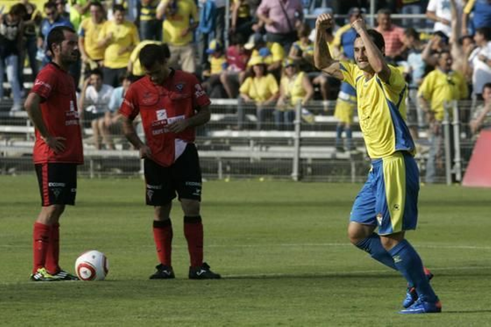 El lateral celebra su tanto.

Foto: Jesus Marin