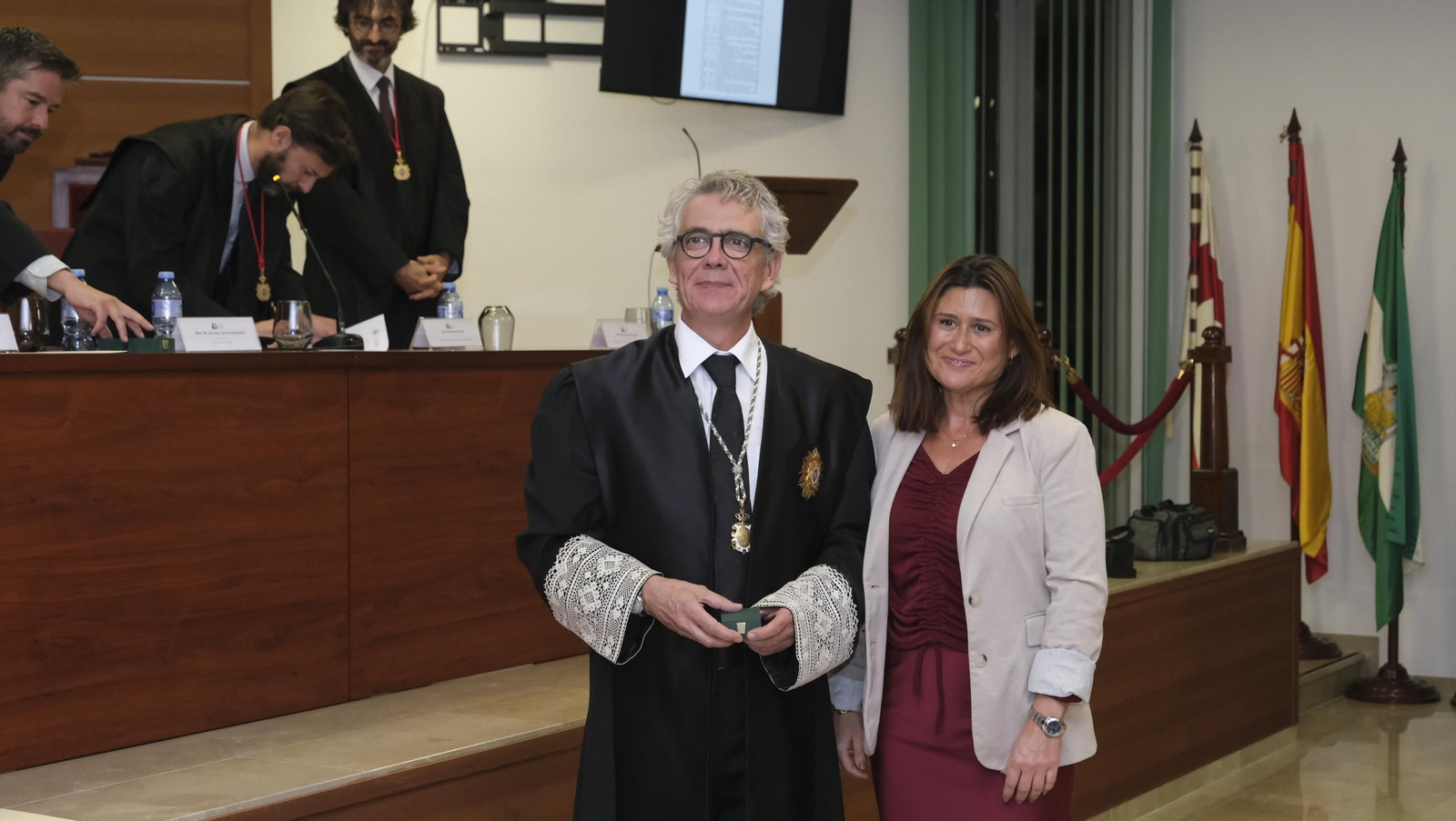 Entrega de insignias de 25 años de colegiado en el Colegio de Abogados de Almería, en imágenes