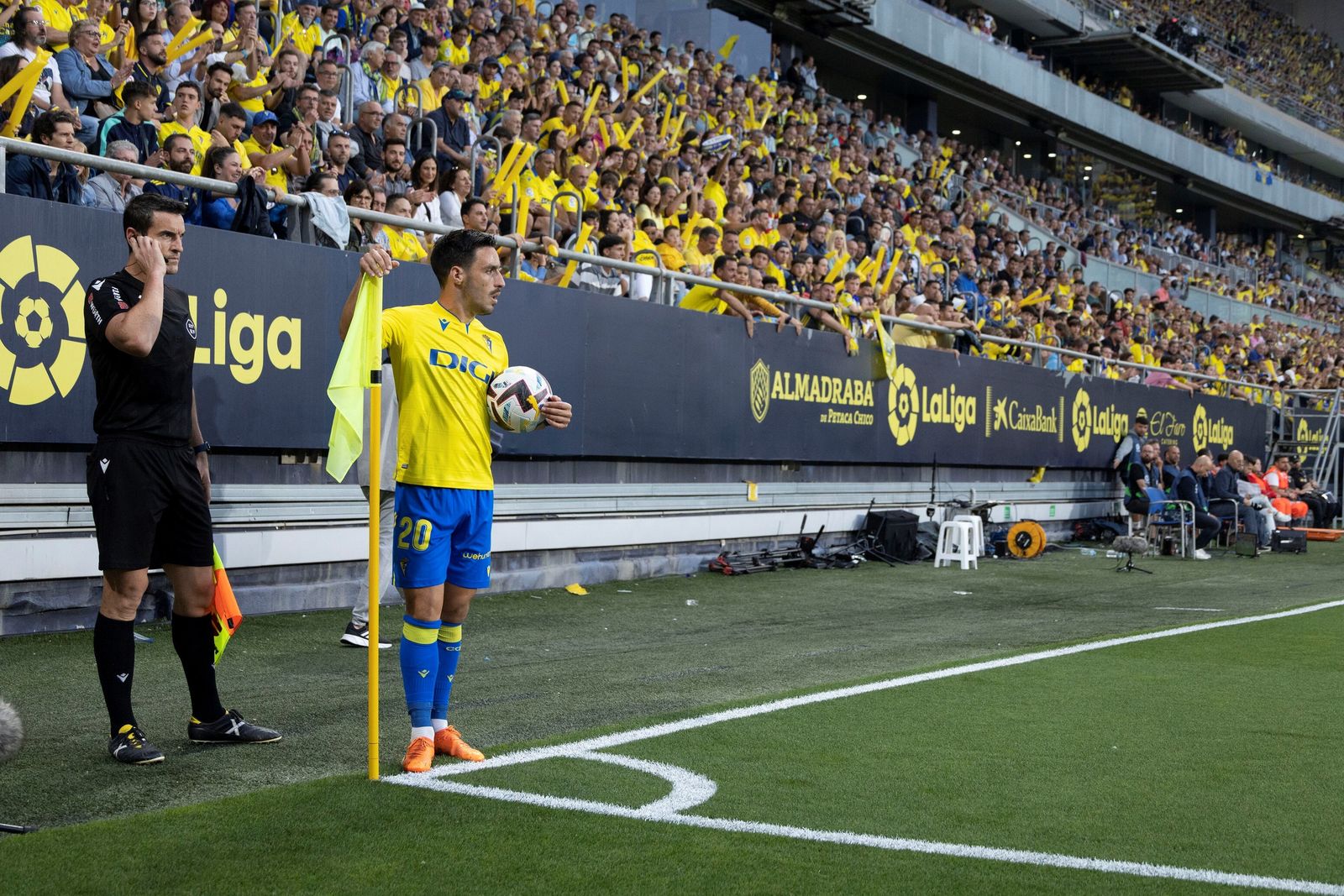 Todas las imágenes del Cádiz C.F.-Valladolid en el Nuevo Mirandilla
