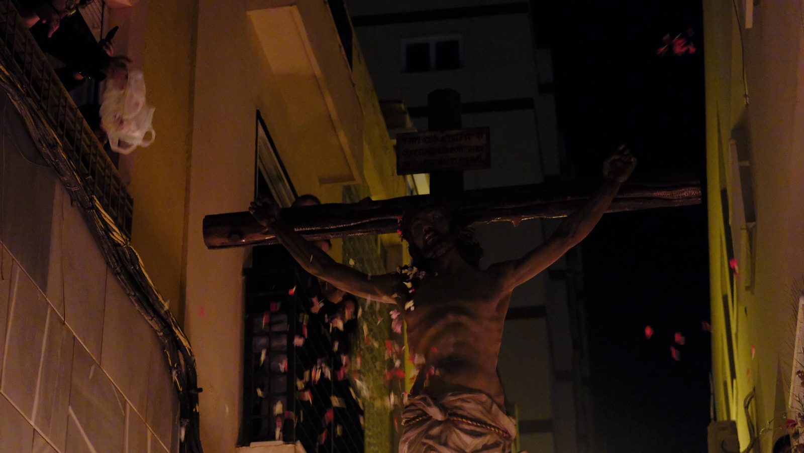 Las mejores imágenes de la Procesión del Perdón, en la noche del Martes Santo en Almería