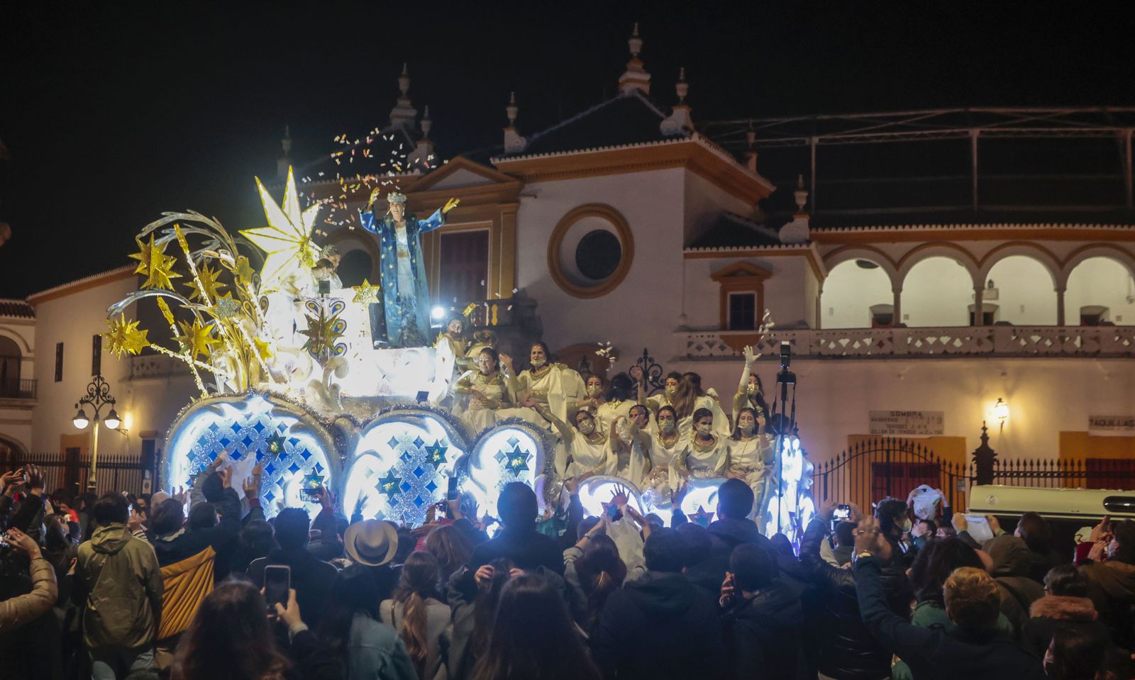 Imágenes de la cabalgata por el Paseo de Colón