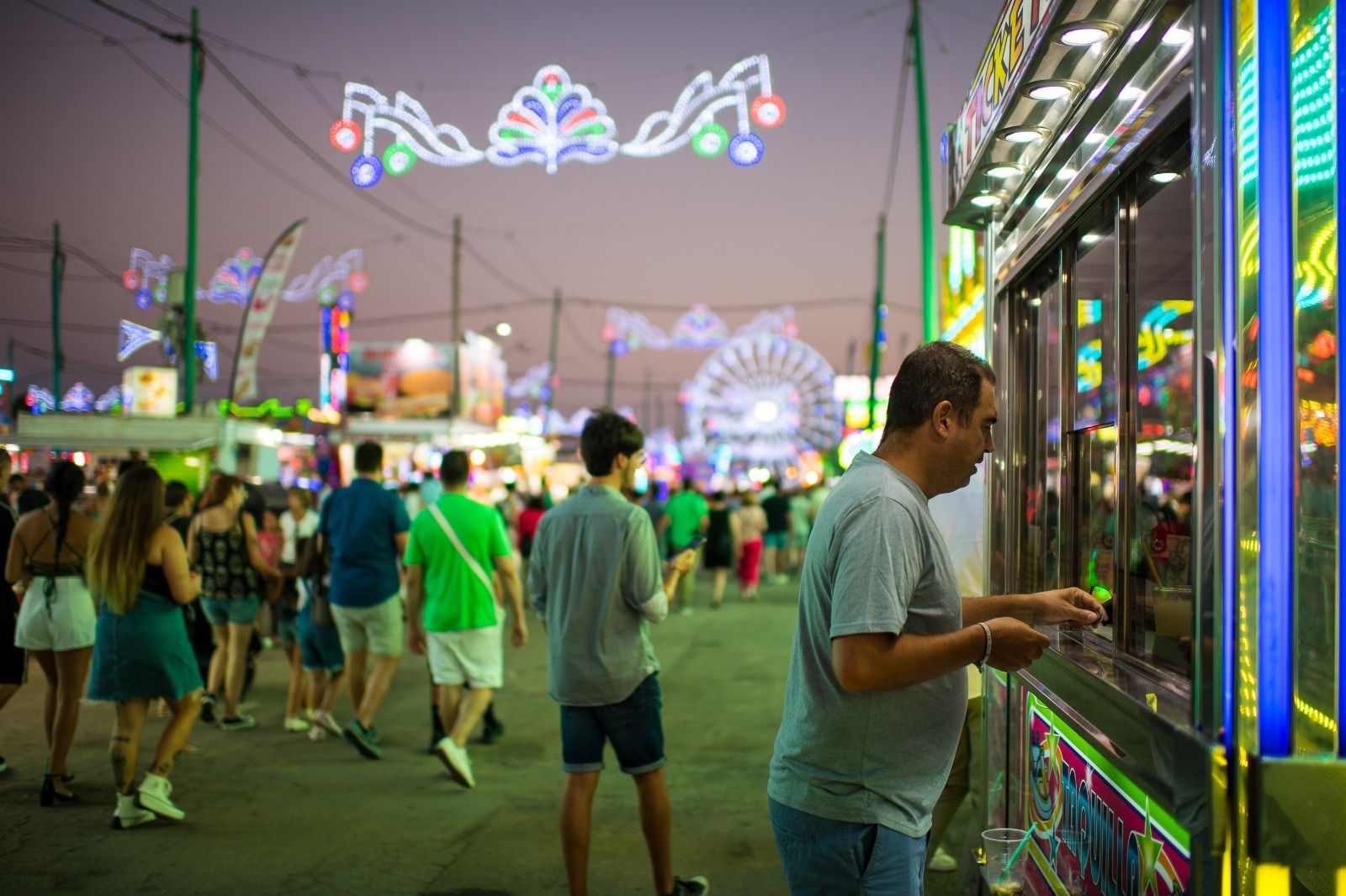 Las noches iluminadas en el Real de la Feria de Málaga (fotos)