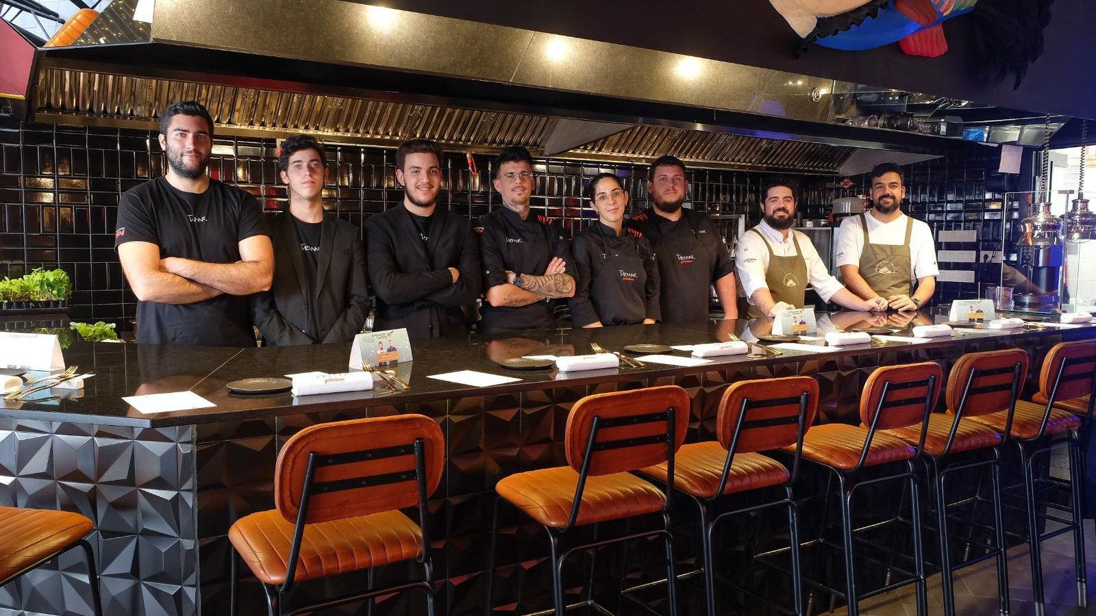 Ambos chefs elaboraron sus propuestas bajo el concpeto de cocina abierta de Tiemar, donde todo se ve