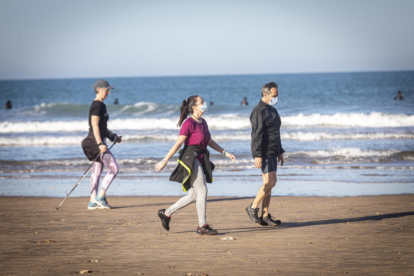 Mucha gente optó por la arena para pasear y hacer deporte